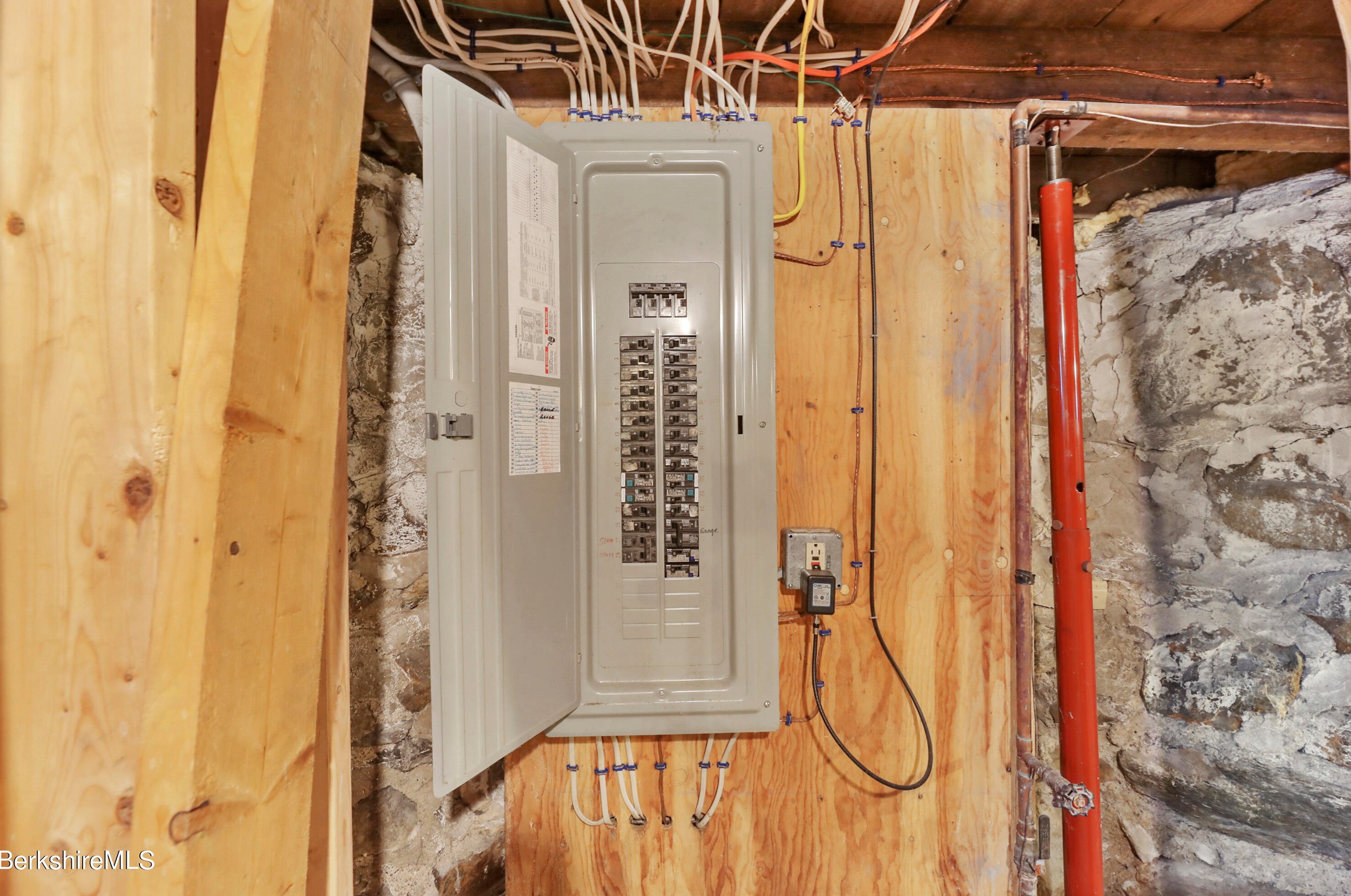 35 Whitman St, Clarksburg MA 01247-3818 exterior