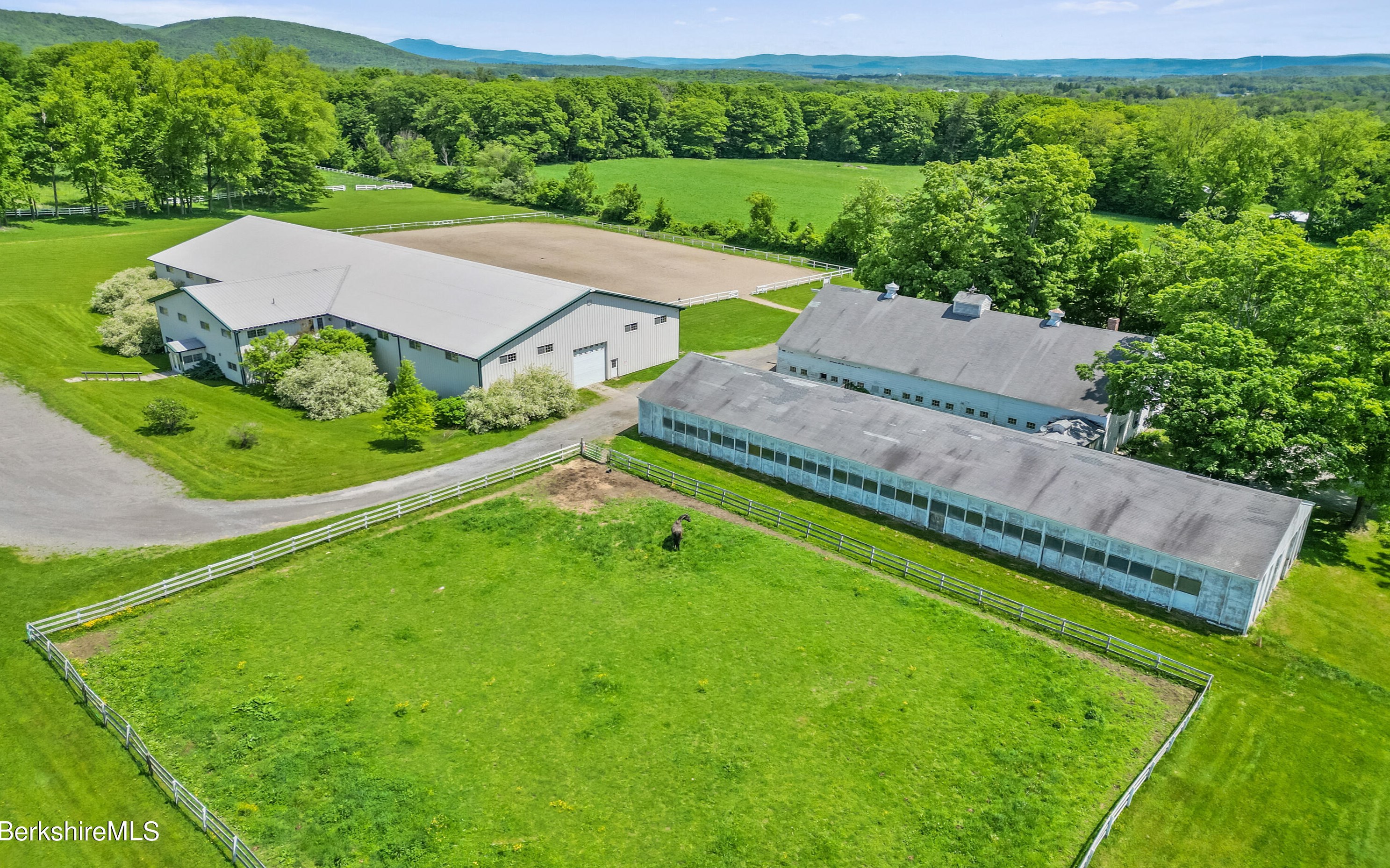 802 State Rd, Pittsfield MA 01254-5244 exterior
