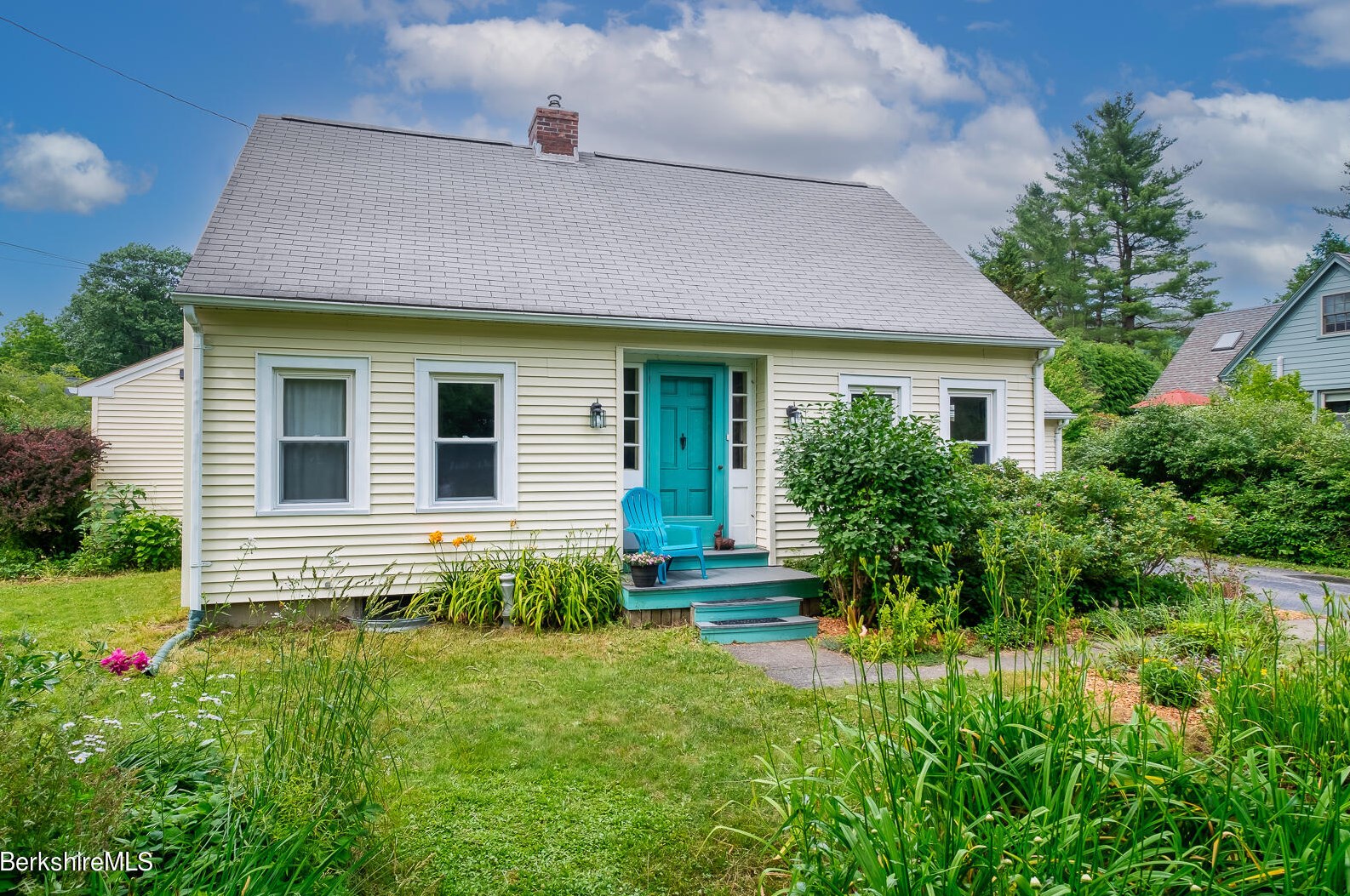 21 Berkshire Dr, Williamstown MA  01267-2517 exterior