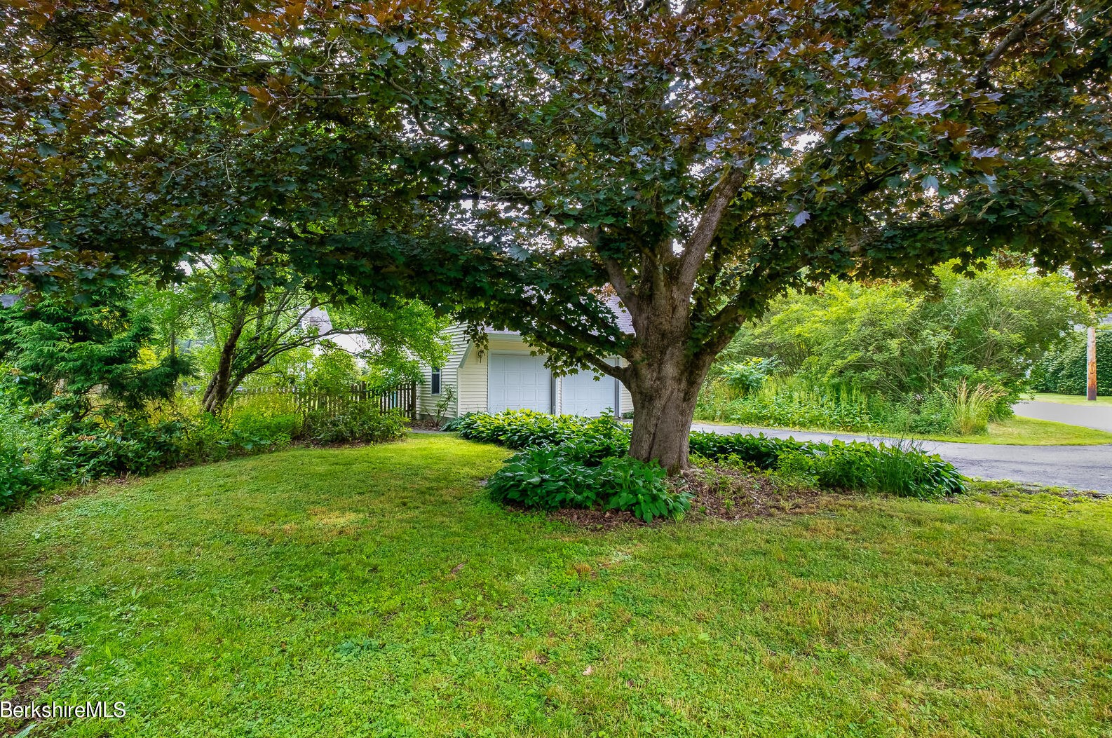 21 Berkshire Dr, Williamstown MA  01267-2517 exterior