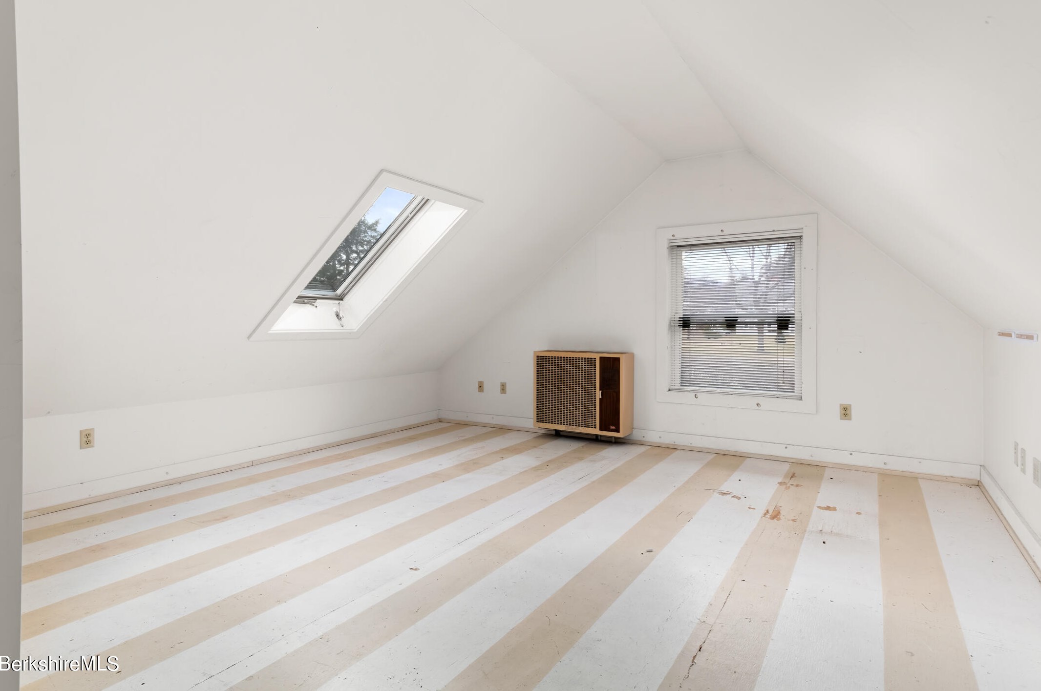 21 Berkshire Dr, Williamstown MA  01267-2517 exterior