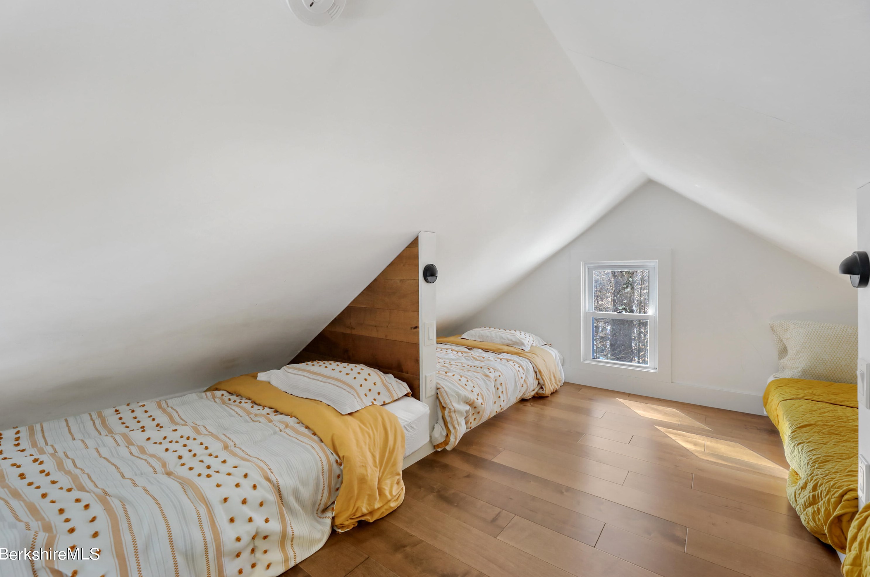 318 George Schnopp Rd, Peru MA  01235-9476 exterior