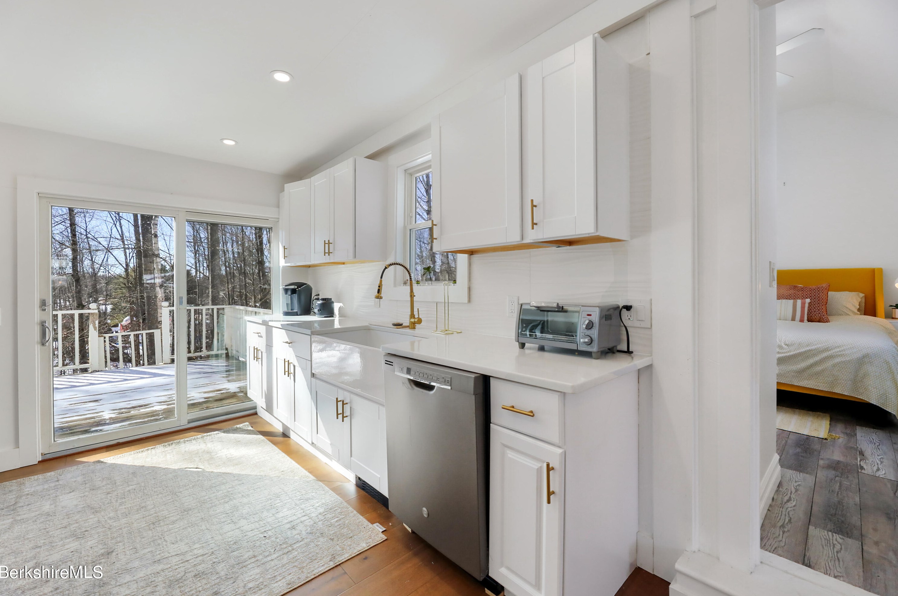 318 George Schnopp Rd, Peru MA  01235-9476 exterior