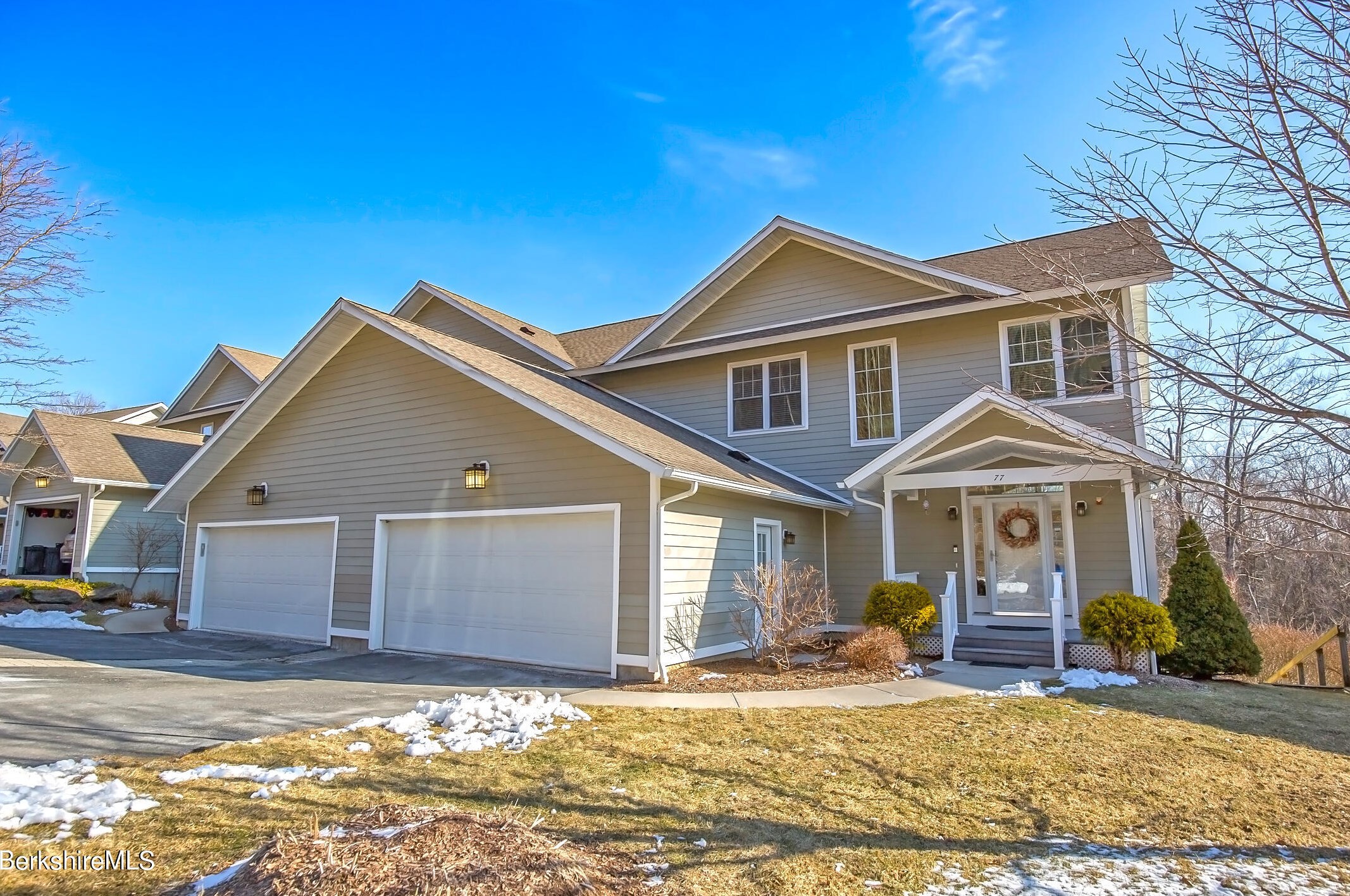 77 Alpine Trl, Pittsfield MA 01201-8844 exterior