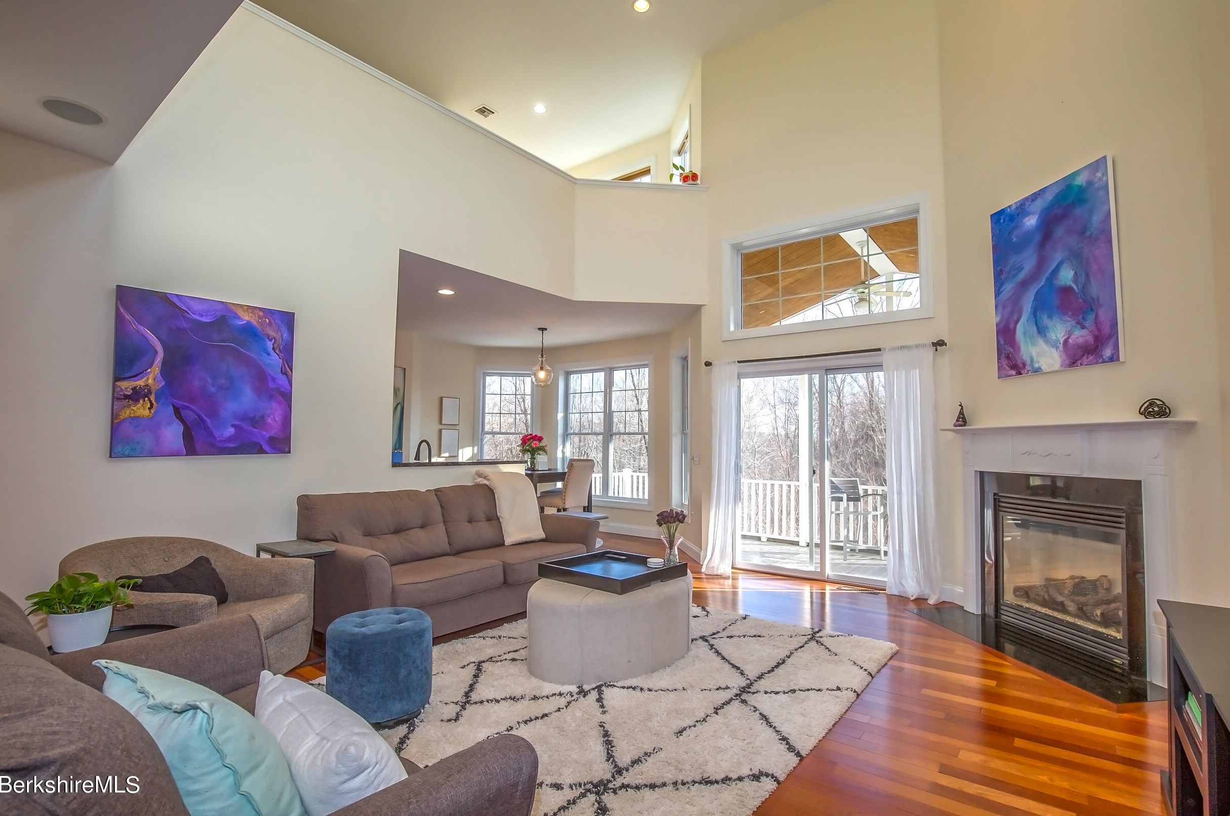 77 Alpine Trl, Pittsfield MA 01201-8844 exterior