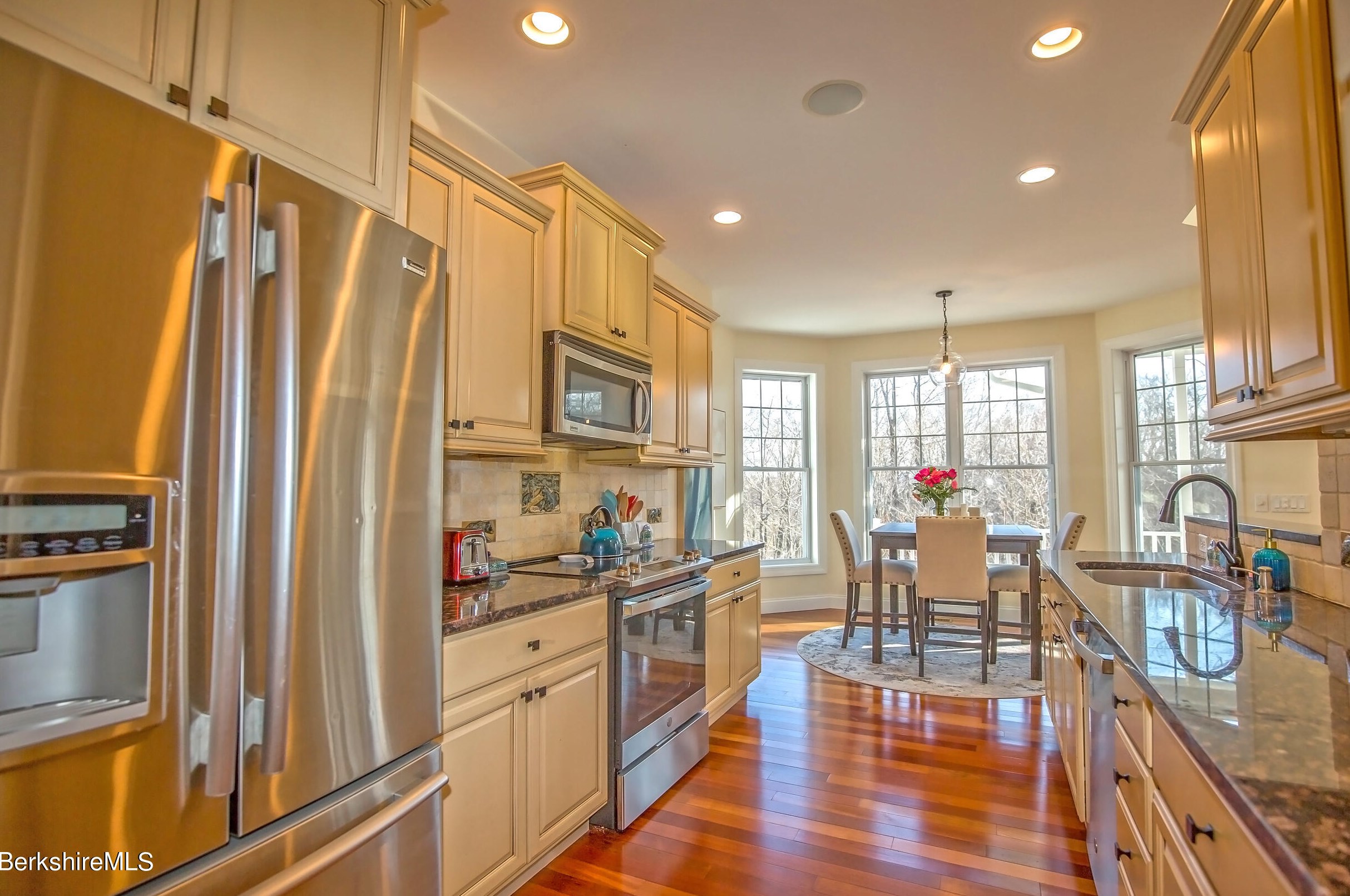 77 Alpine Trl, Pittsfield MA 01201-8844 exterior