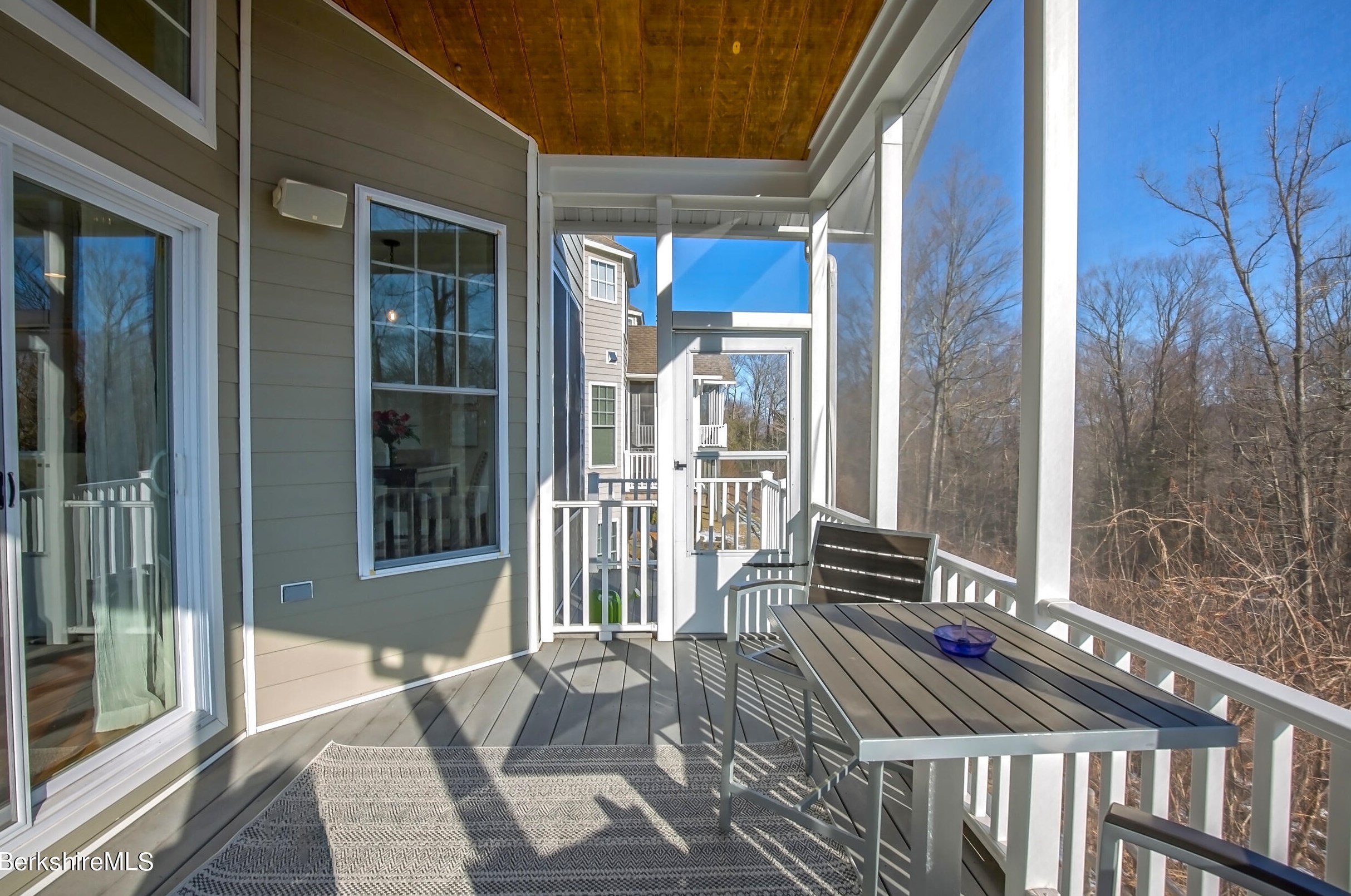 77 Alpine Trl, Pittsfield MA 01201-8844 exterior