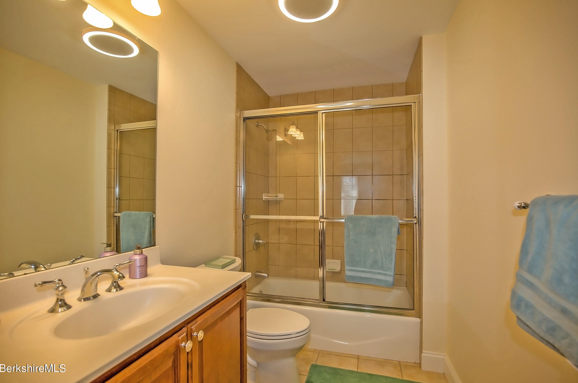 77 Alpine Trl, Pittsfield MA 01201-8844 exterior