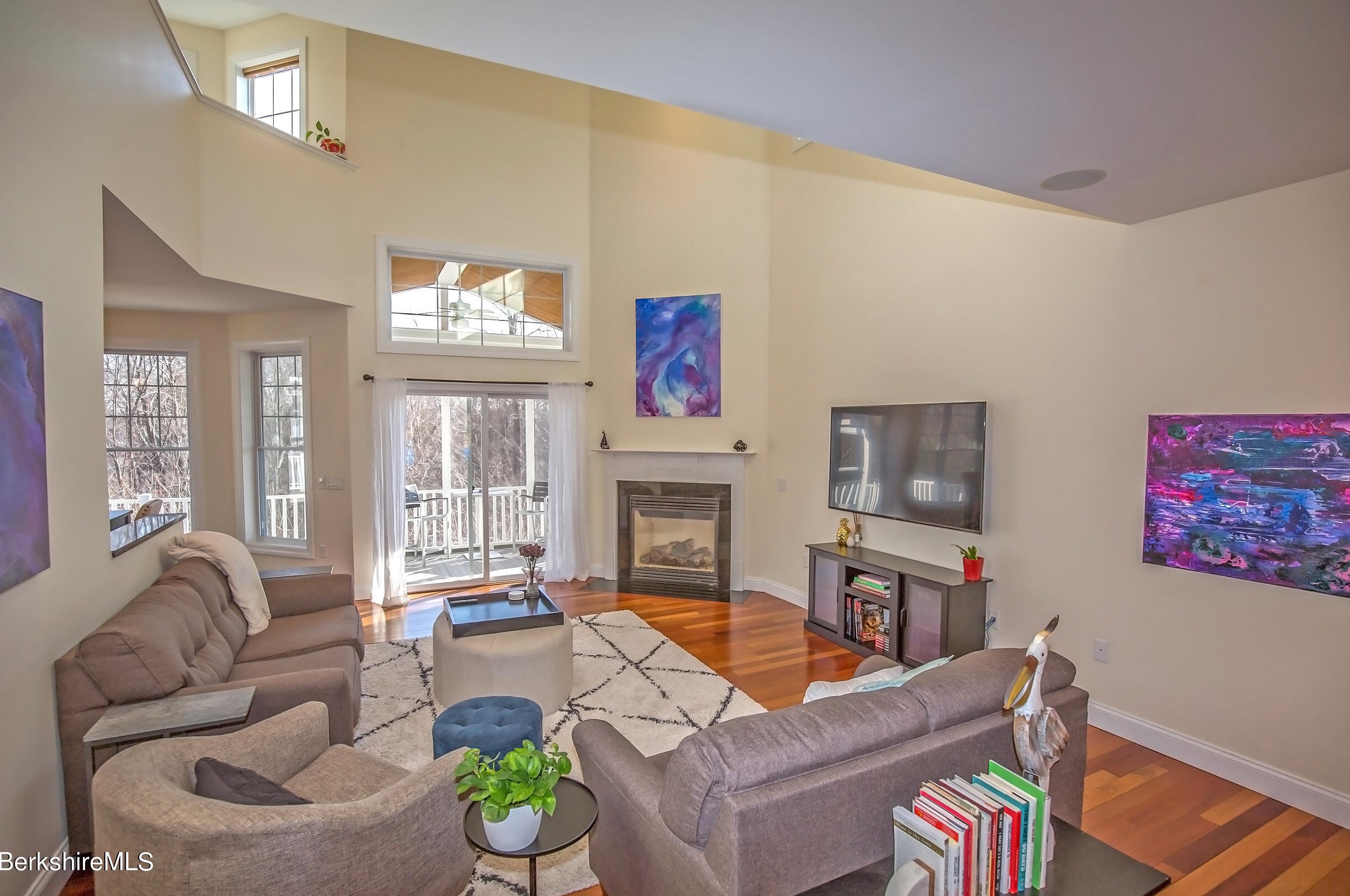 77 Alpine Trl, Pittsfield MA 01201-8844 exterior