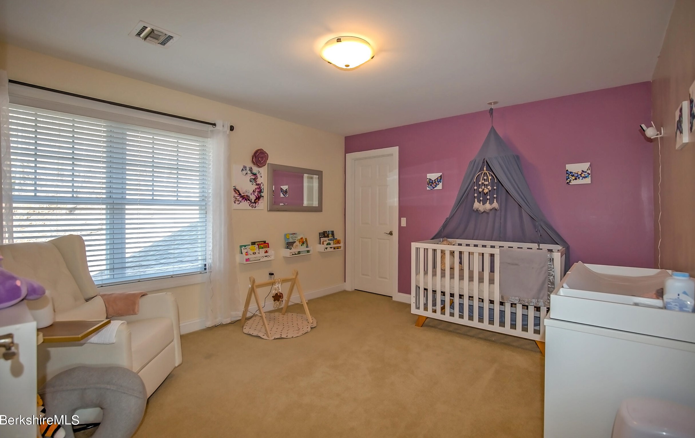 77 Alpine Trl, Pittsfield MA 01201-8844 exterior