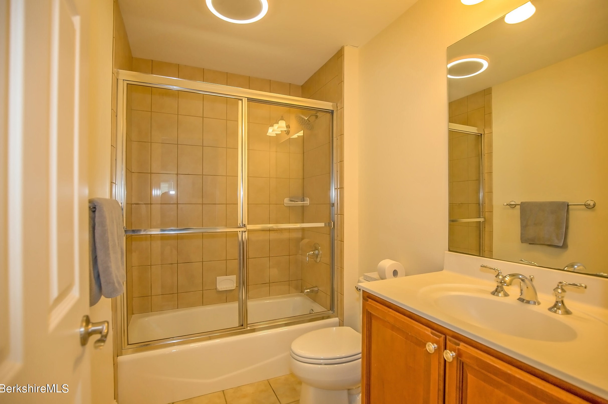 77 Alpine Trl, Pittsfield MA 01201-8844 exterior