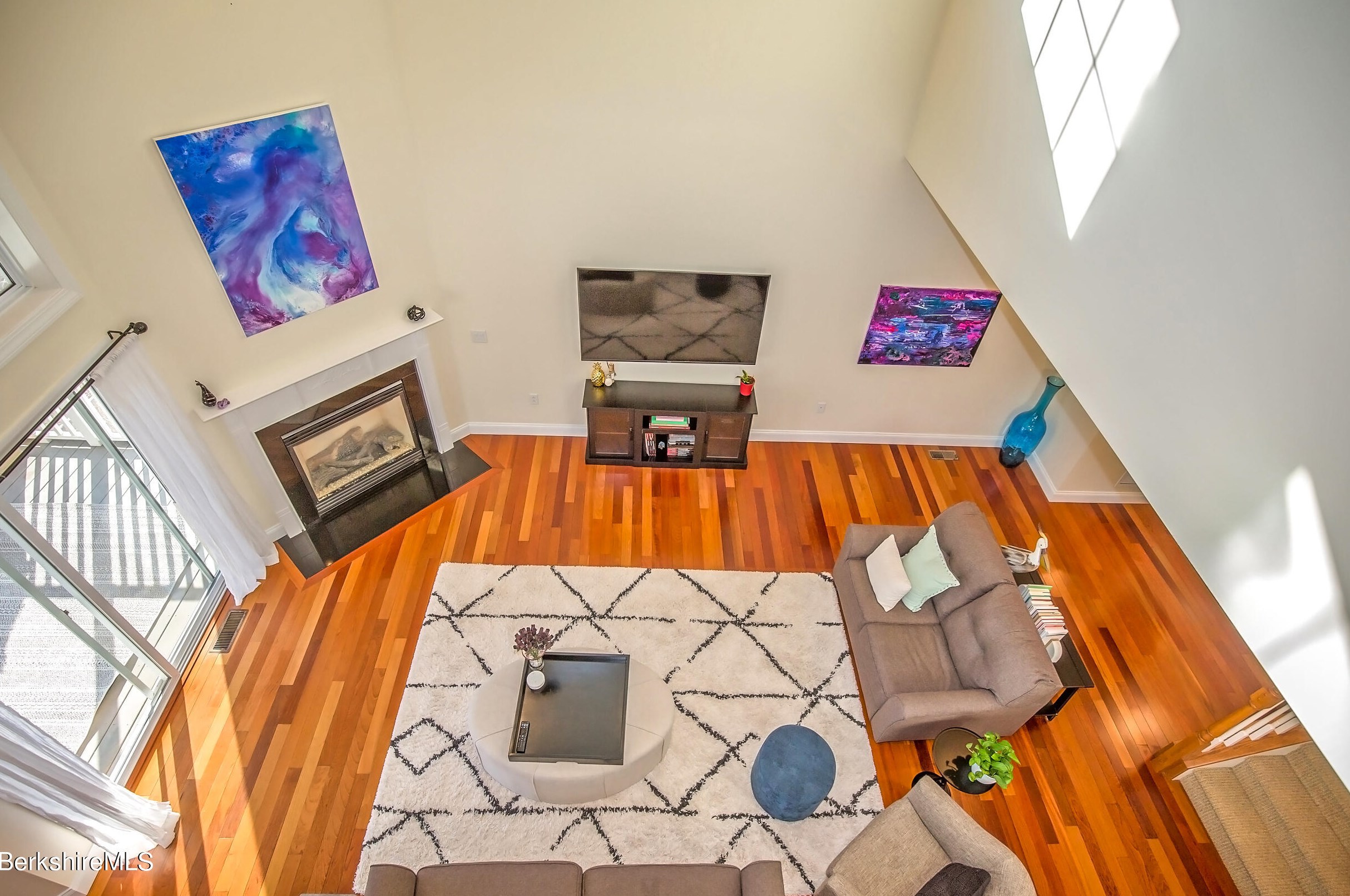 77 Alpine Trl, Pittsfield MA 01201-8844 exterior