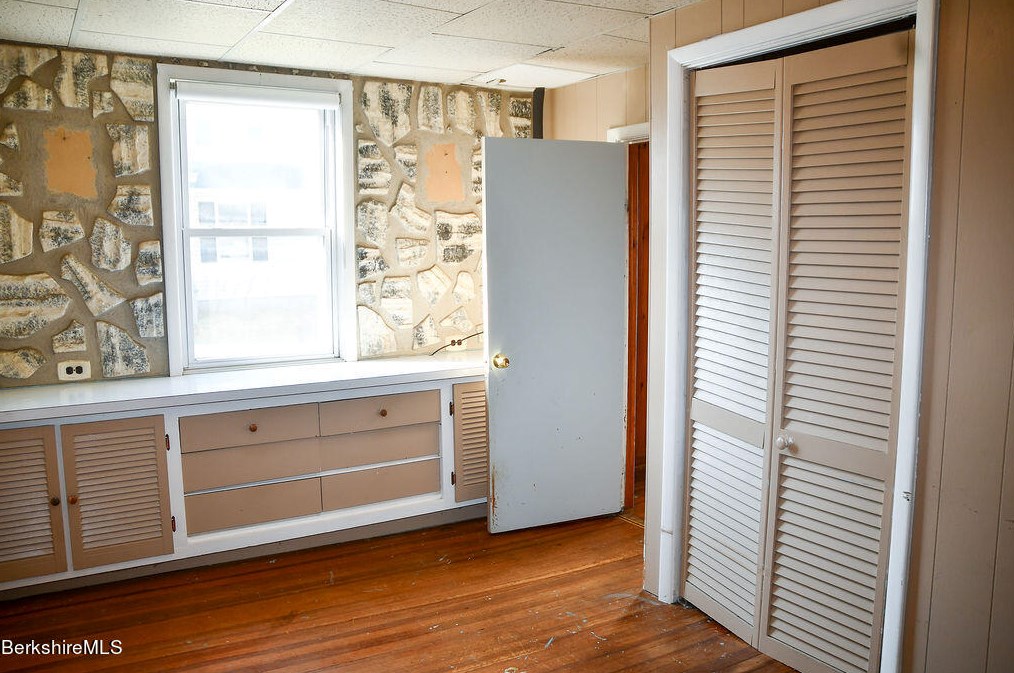 49 Holly St, Pittsfield MA  01201-6740 exterior