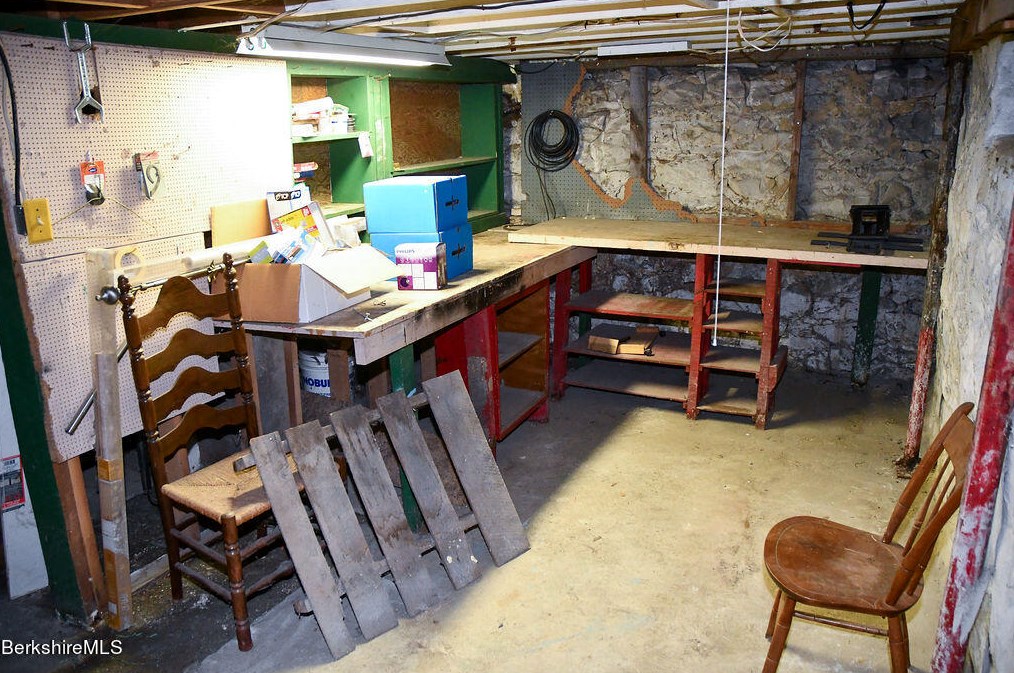 49 Holly St, Pittsfield MA  01201-6740 exterior