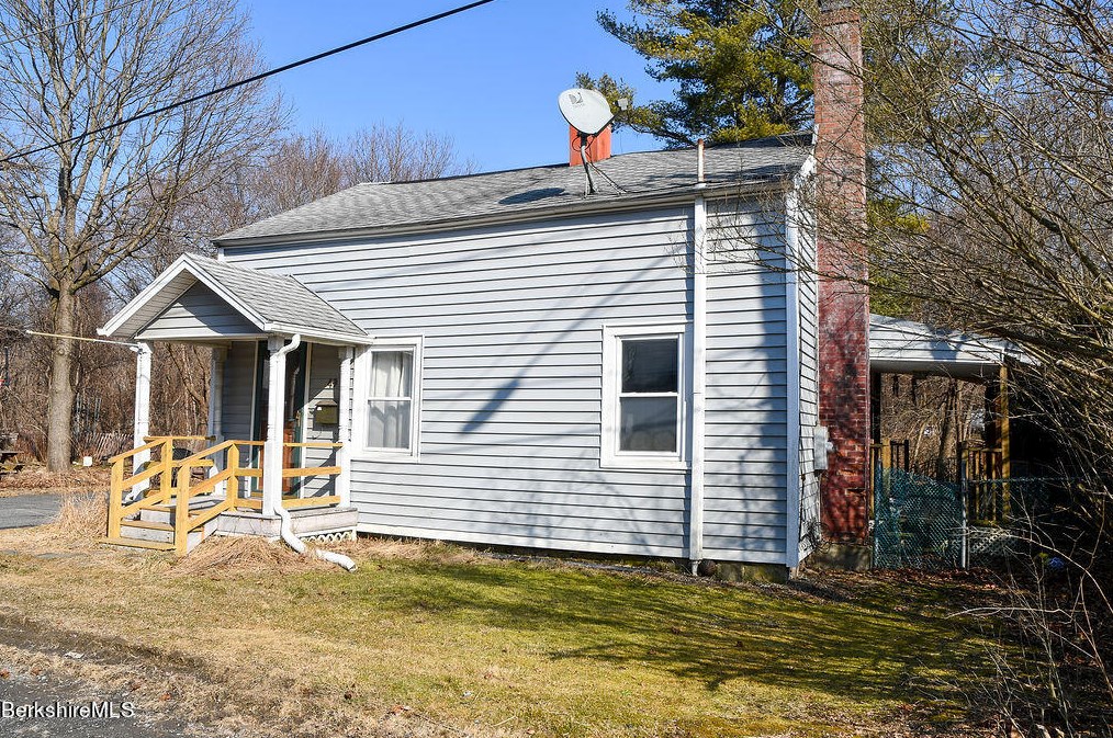 49 Holly St, Pittsfield MA  01201-6740 exterior
