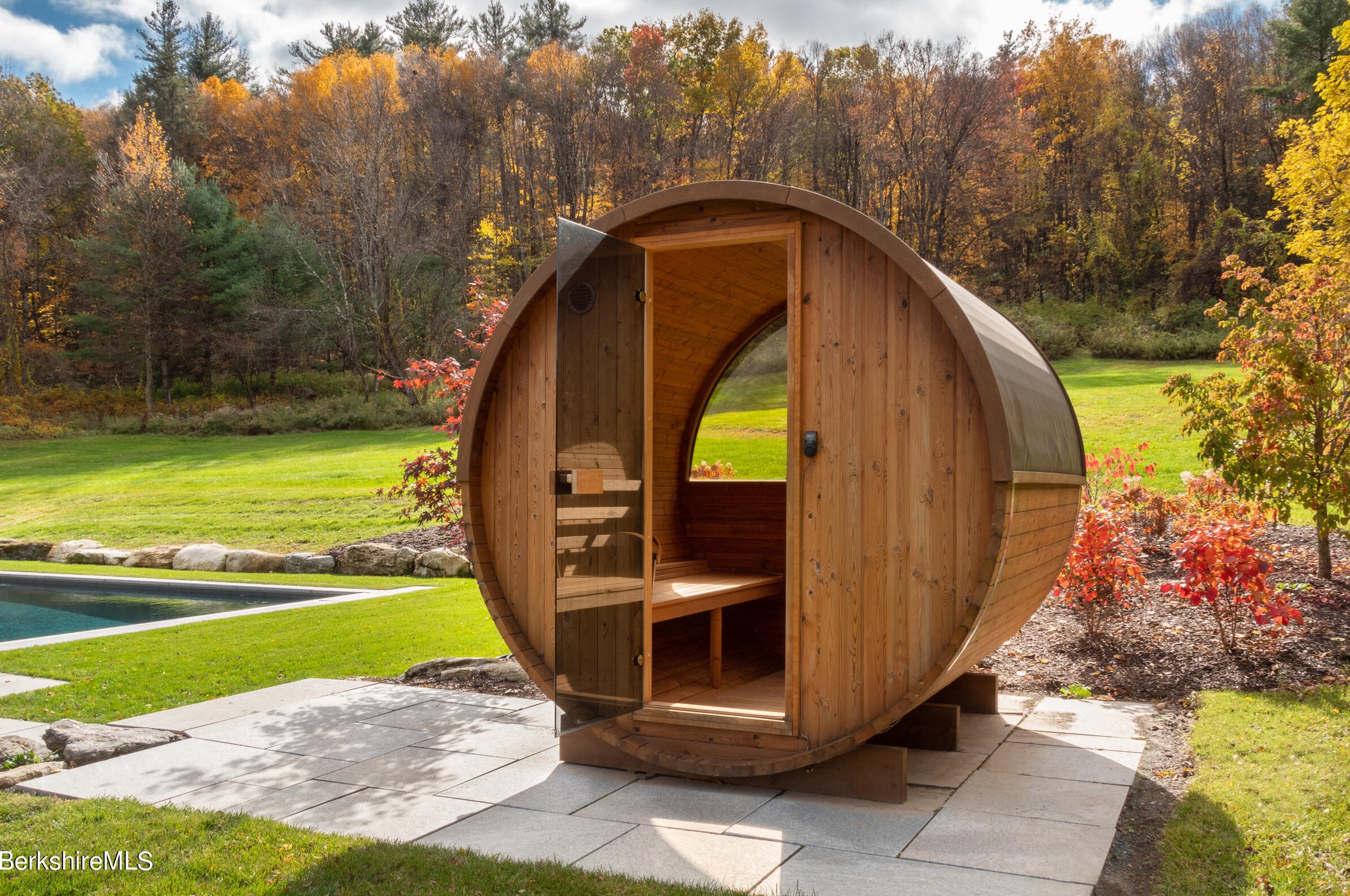 20 Cobb Rd, Alford MA 01230-1114 exterior