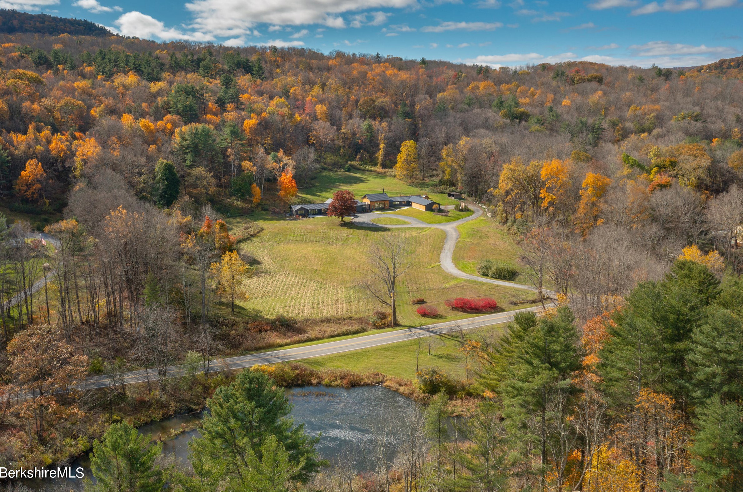 20 Cobb Rd, Alford MA 01230-1114 exterior