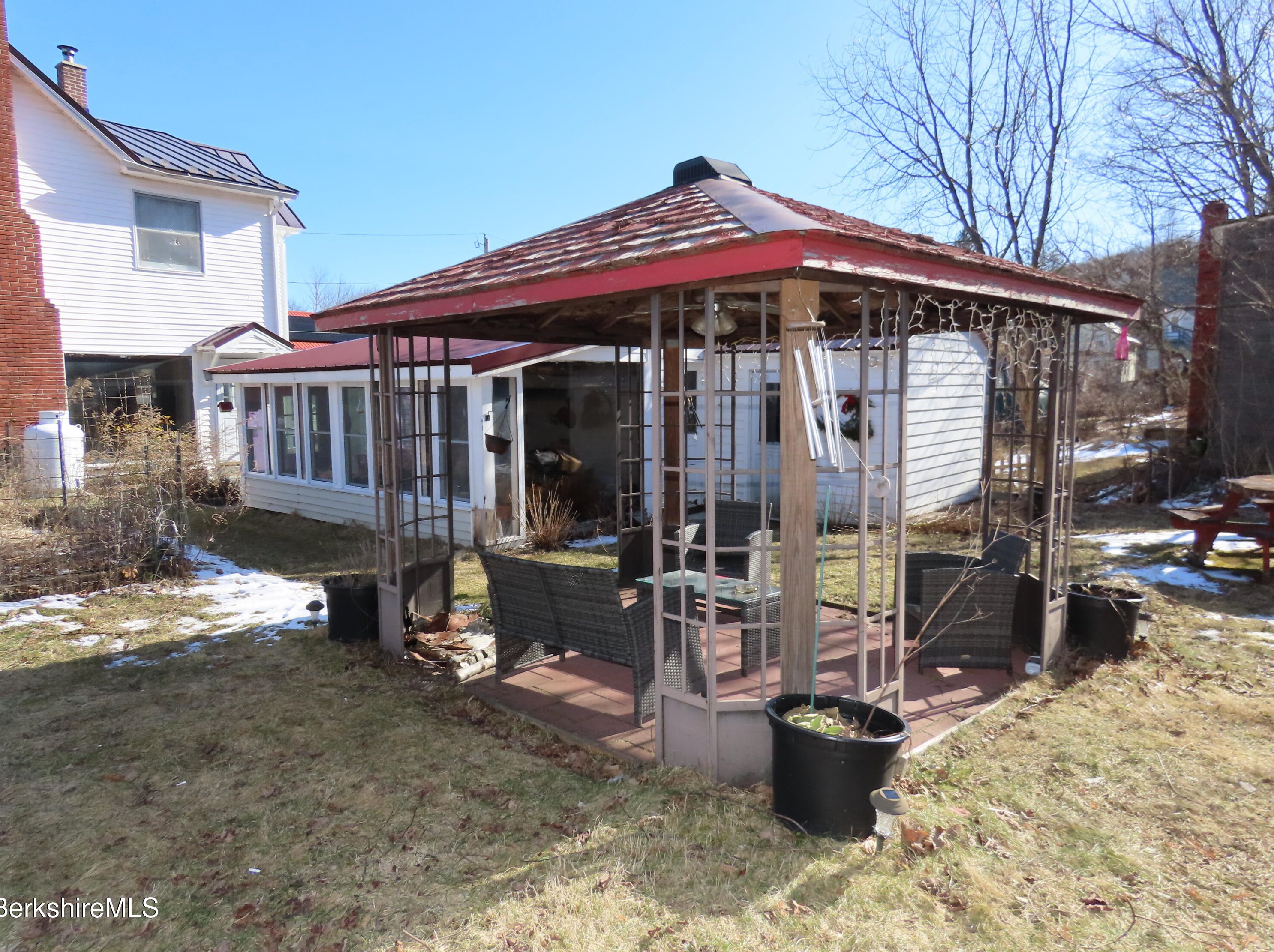 12 Pearl St, Adams MA  01220-2123 exterior