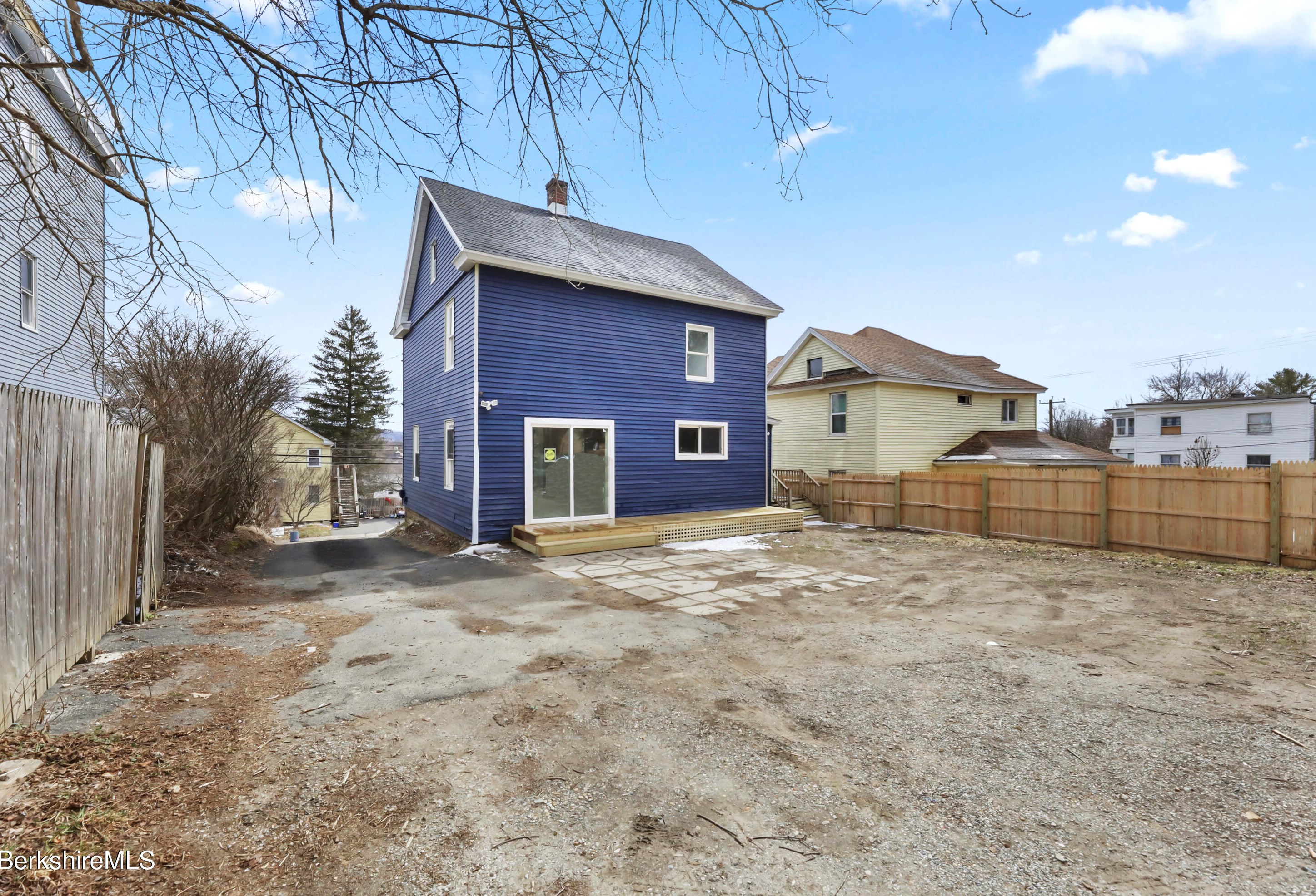 141 Onota St, Pittsfield MA  01201-3120 exterior