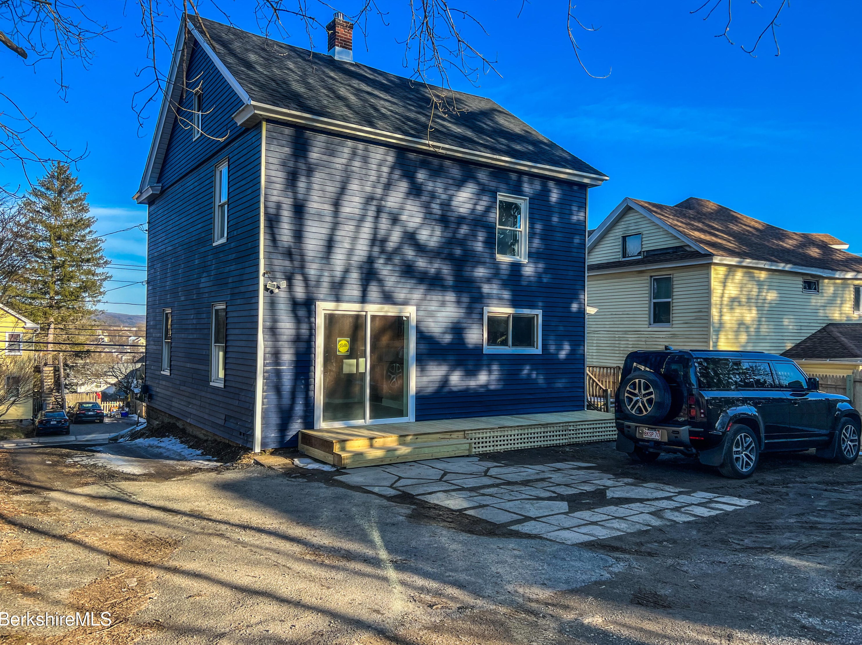 141 Onota St, Pittsfield MA  01201-3120 exterior