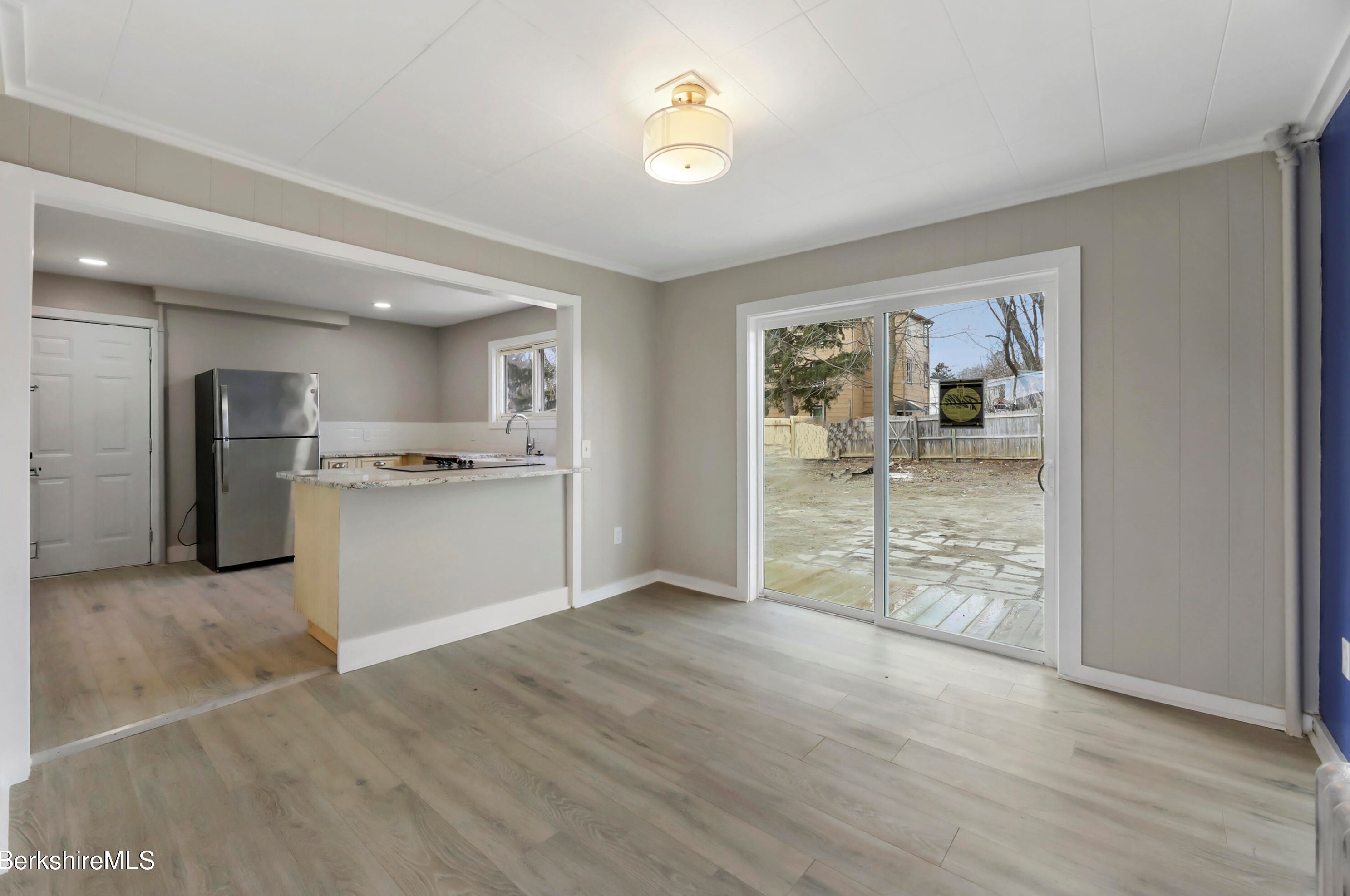 141 Onota St, Pittsfield MA  01201-3120 exterior