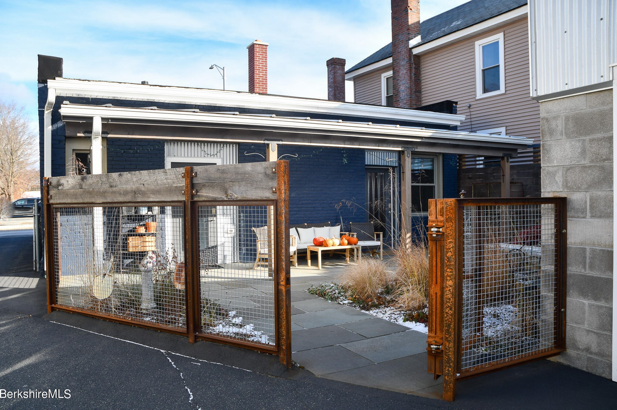 17-23 Linden St, Pittsfield MA exterior