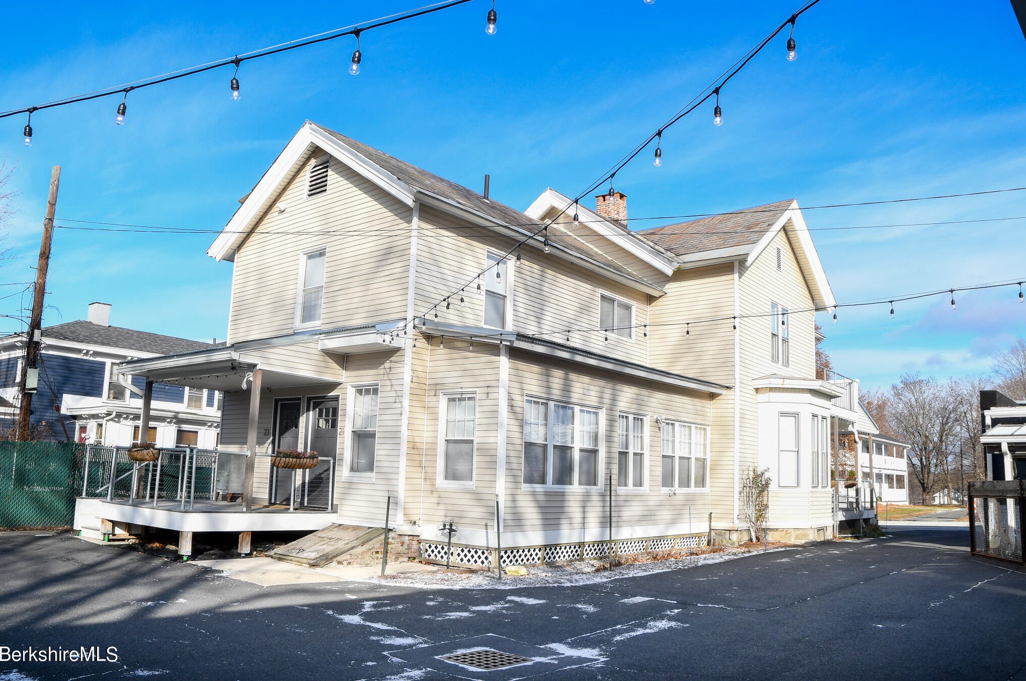17-23 Linden St, Pittsfield MA exterior