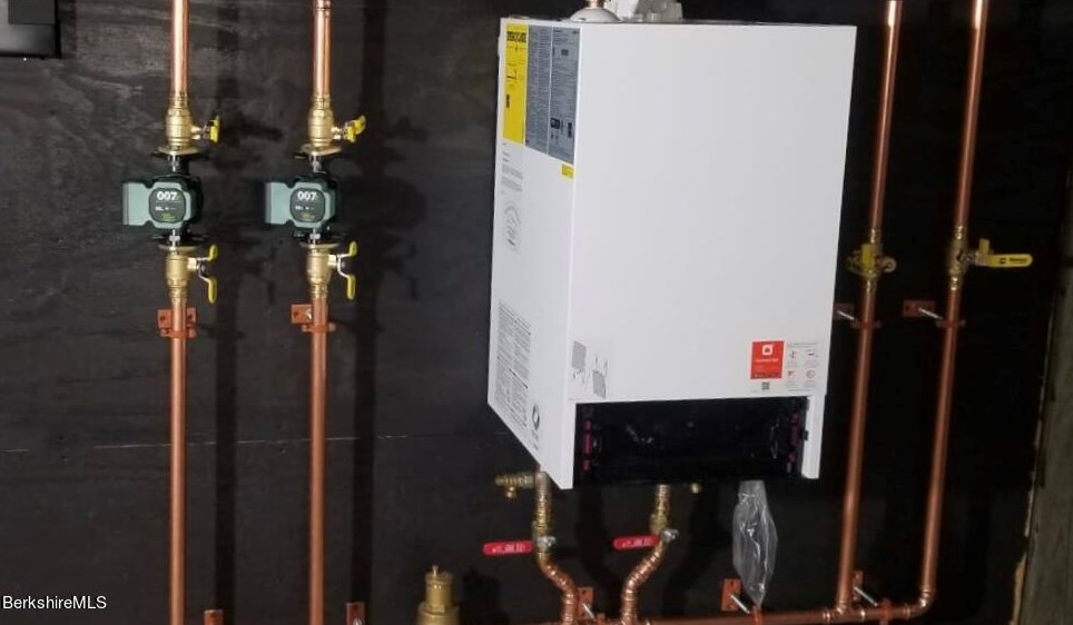 25 Hamlin St, Pittsfield MA  01201-4820 exterior