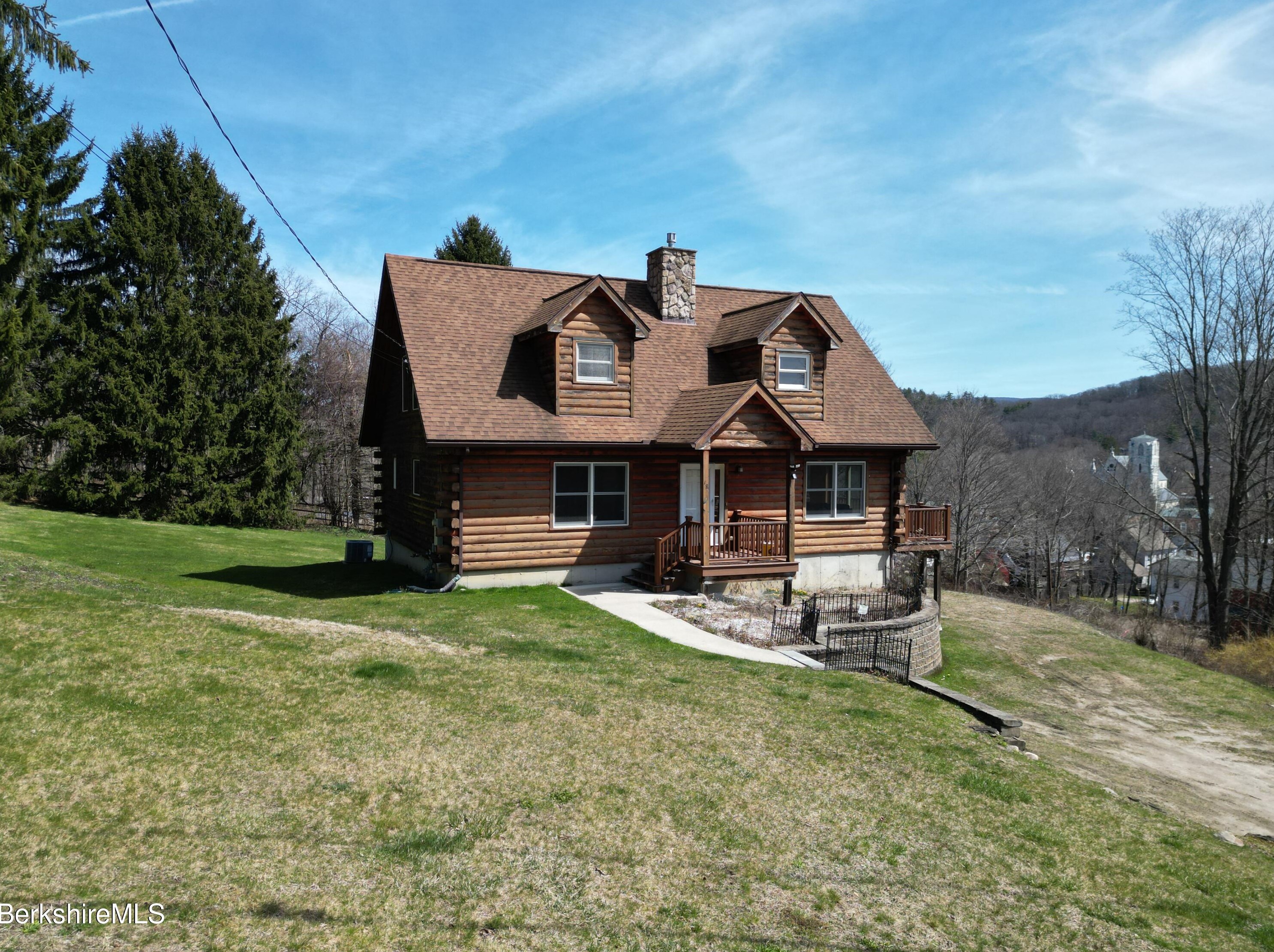 18 Castle Ln, Alford MA 01230-1027 exterior