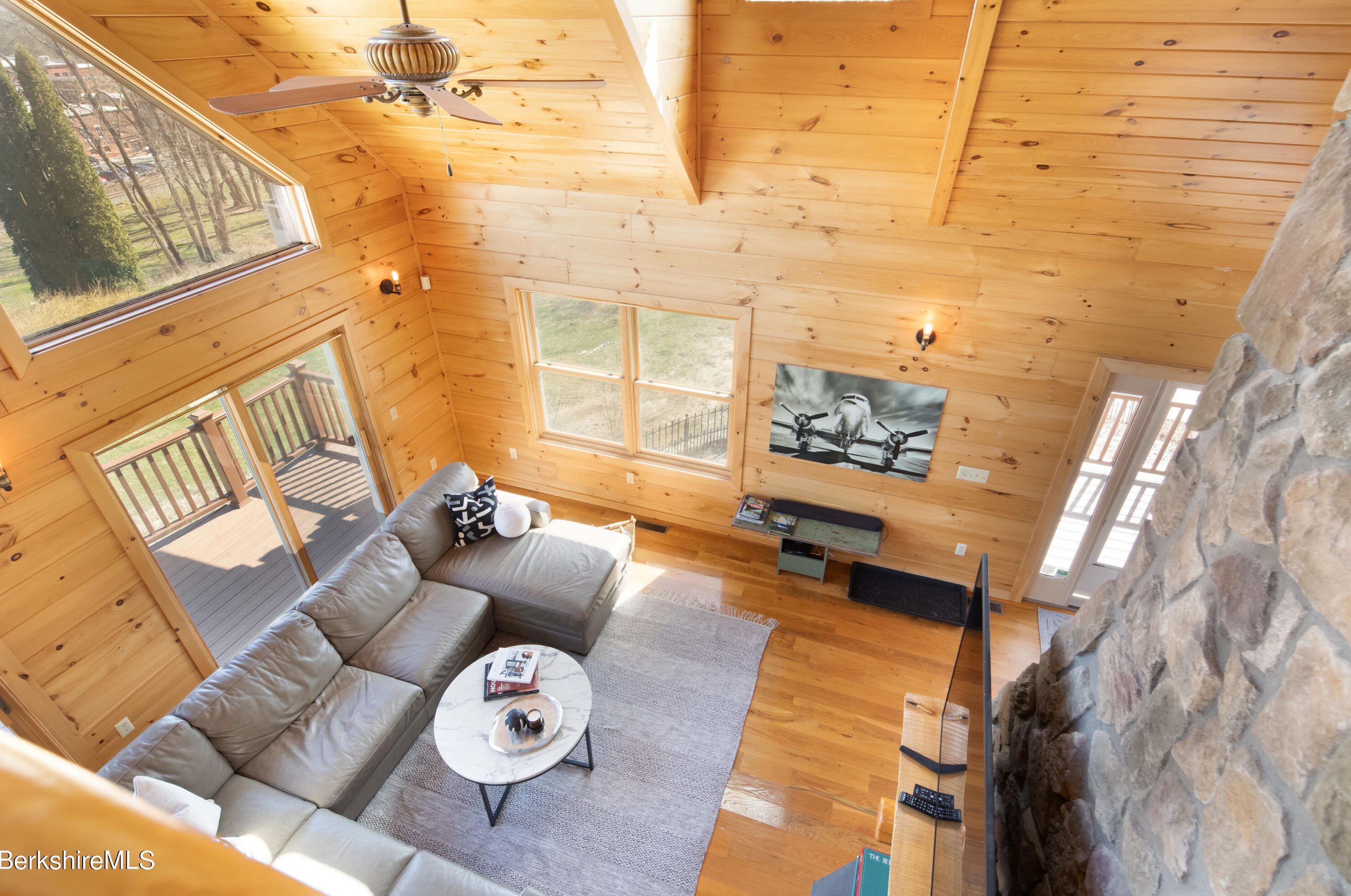 18 Castle Ln, Alford MA 01230-1027 exterior