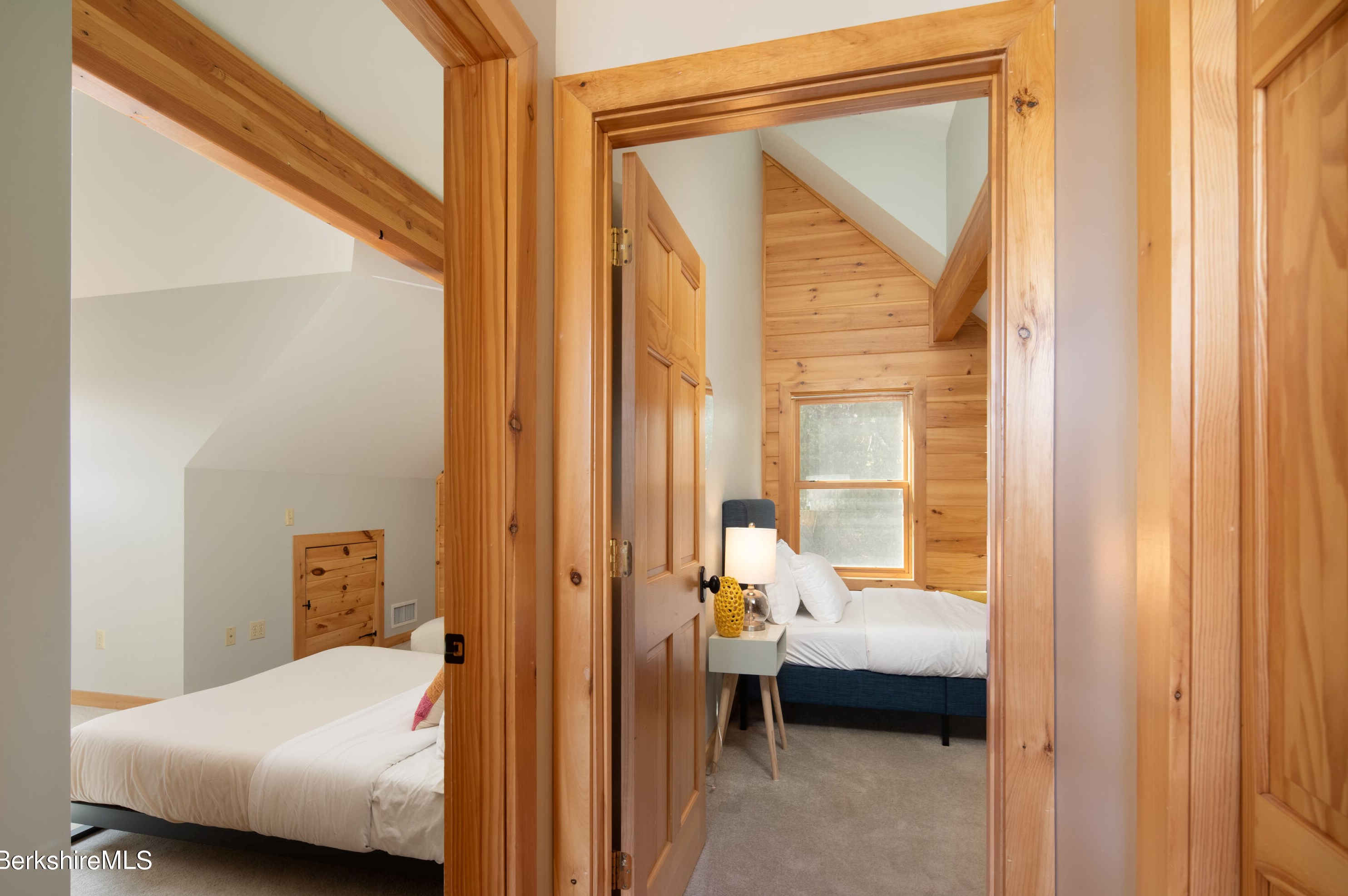 18 Castle Ln, Alford MA 01230-1027 exterior