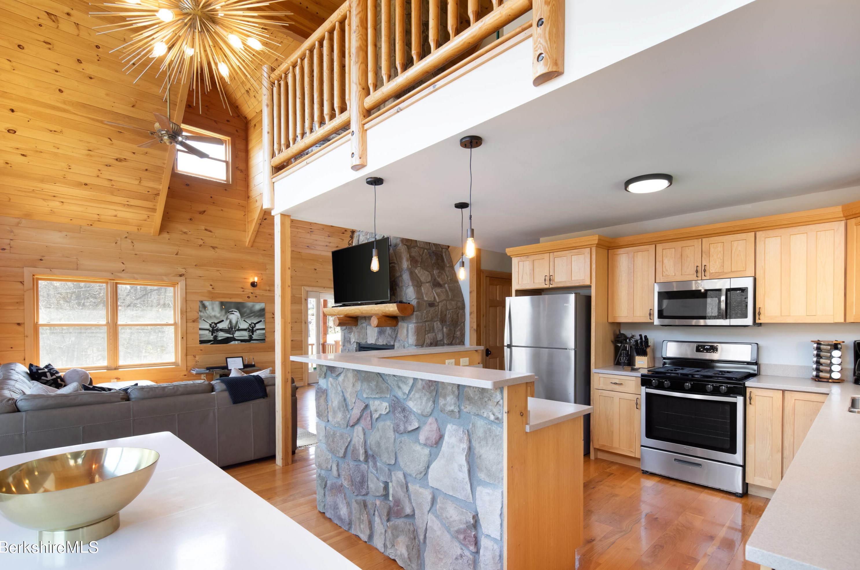 18 Castle Ln, Alford MA 01230-1027 exterior