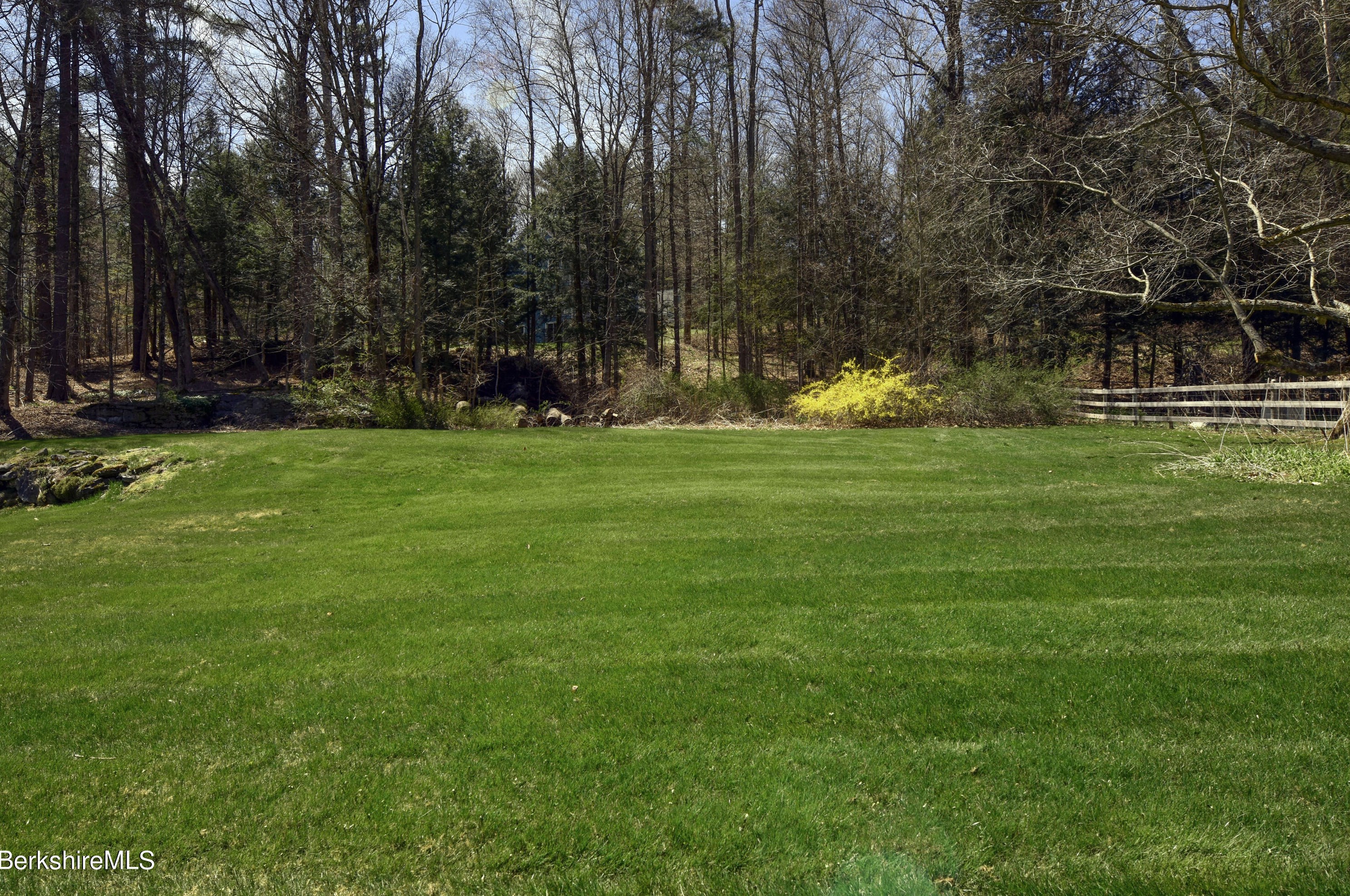 361 St, Lenox MA 01240-2235 exterior