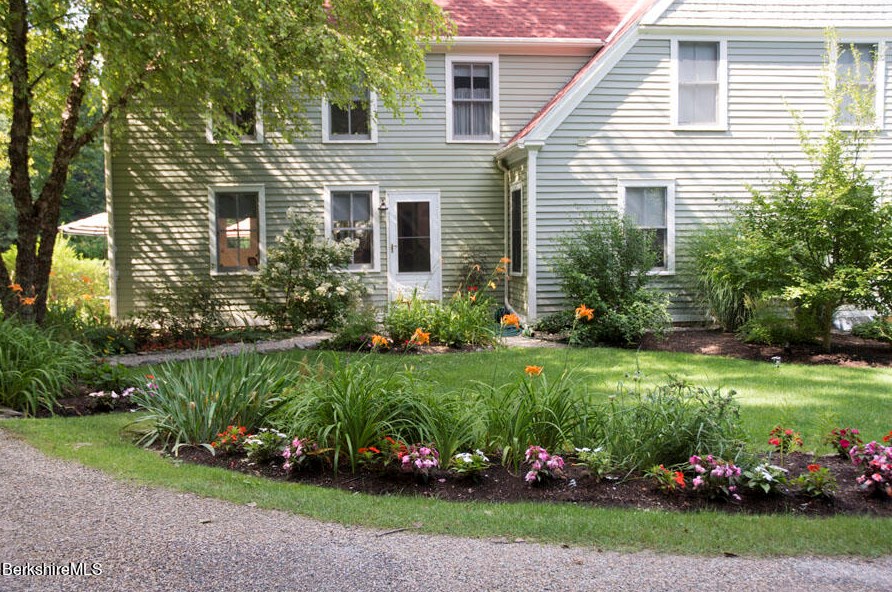 361 St, Lenox MA 01240-2235 exterior