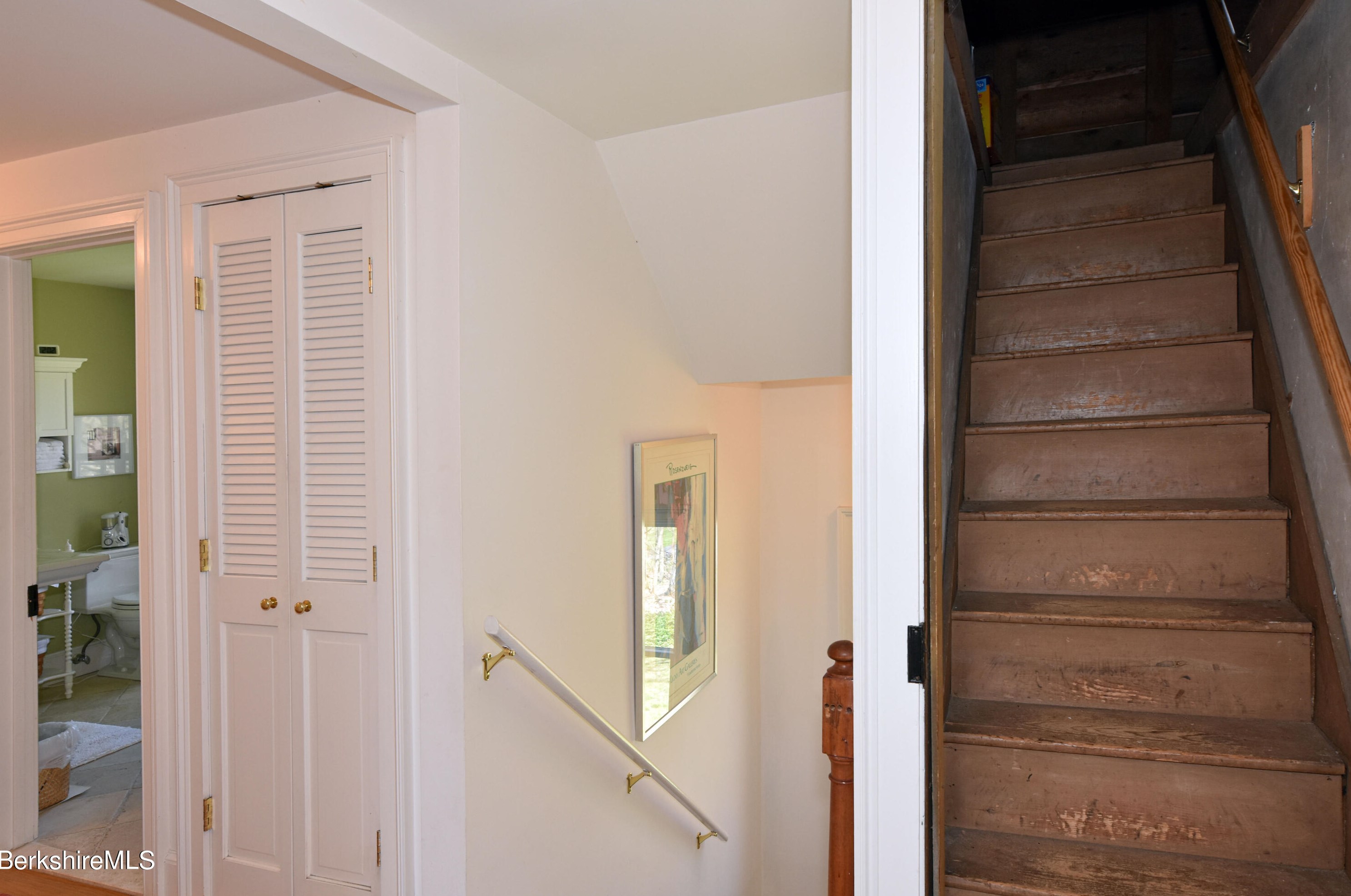 361 St, Lenox MA 01240-2235 exterior