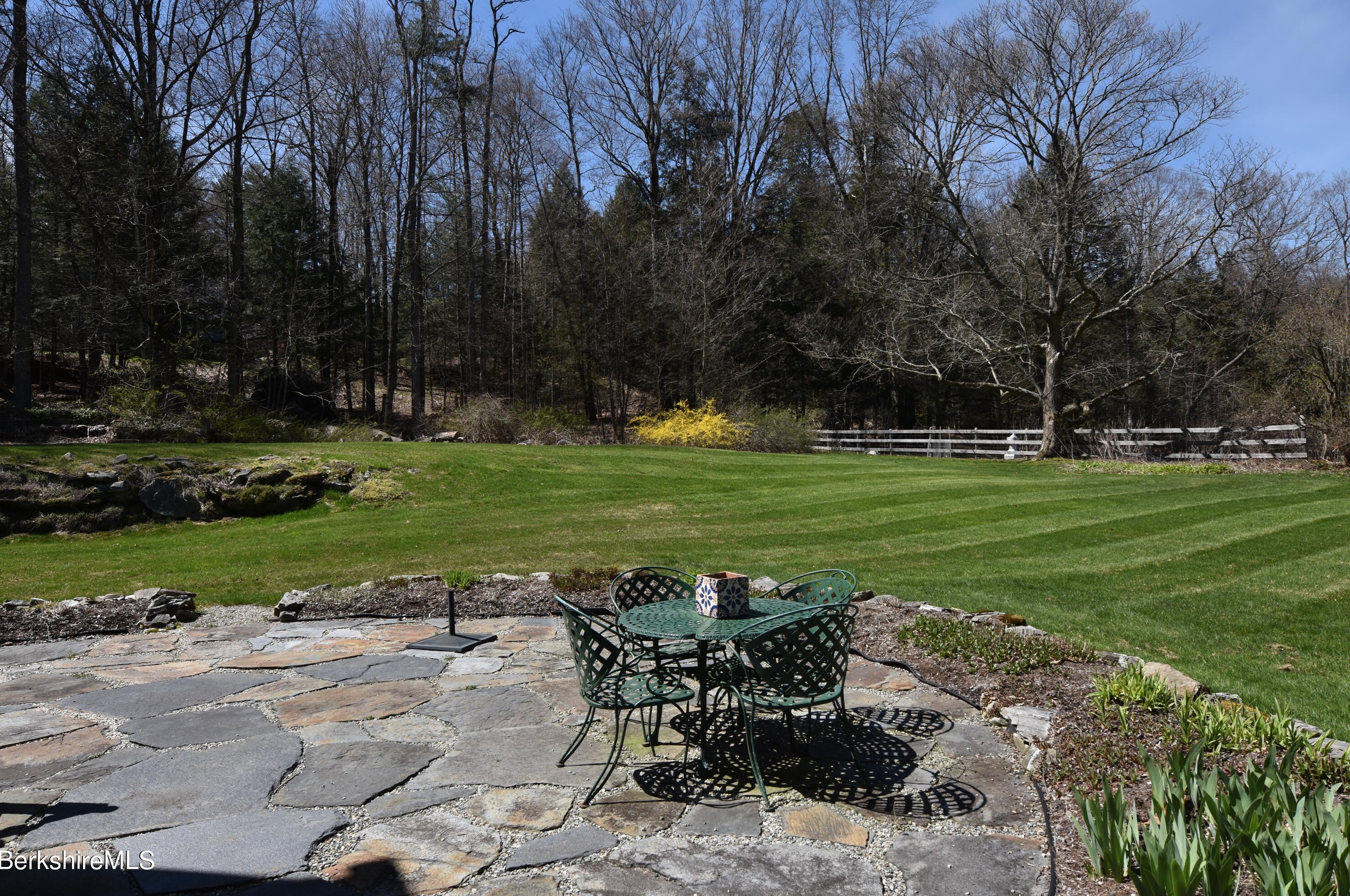 361 St, Lenox MA 01240-2235 exterior