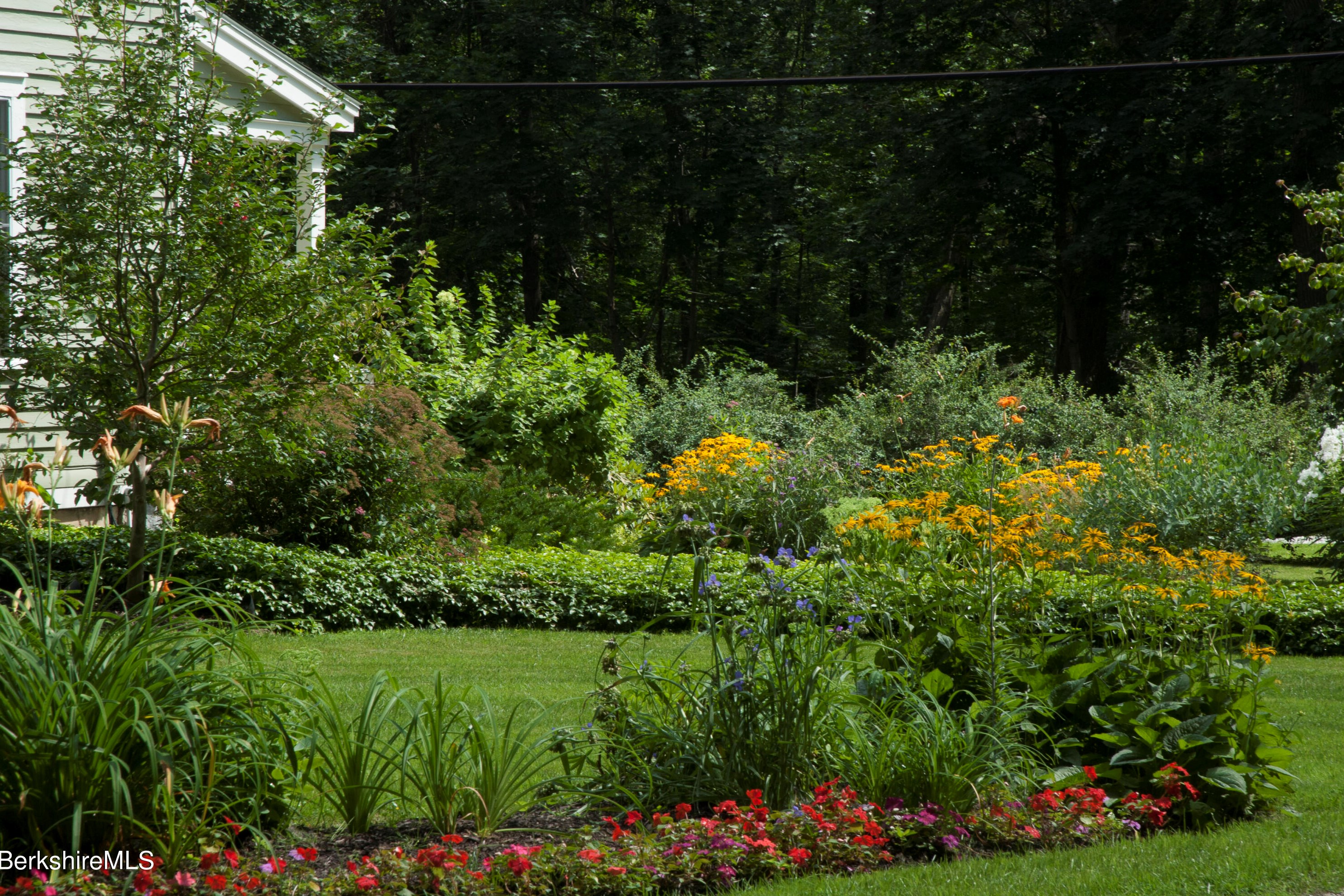 361 St, Lenox MA 01240-2235 exterior