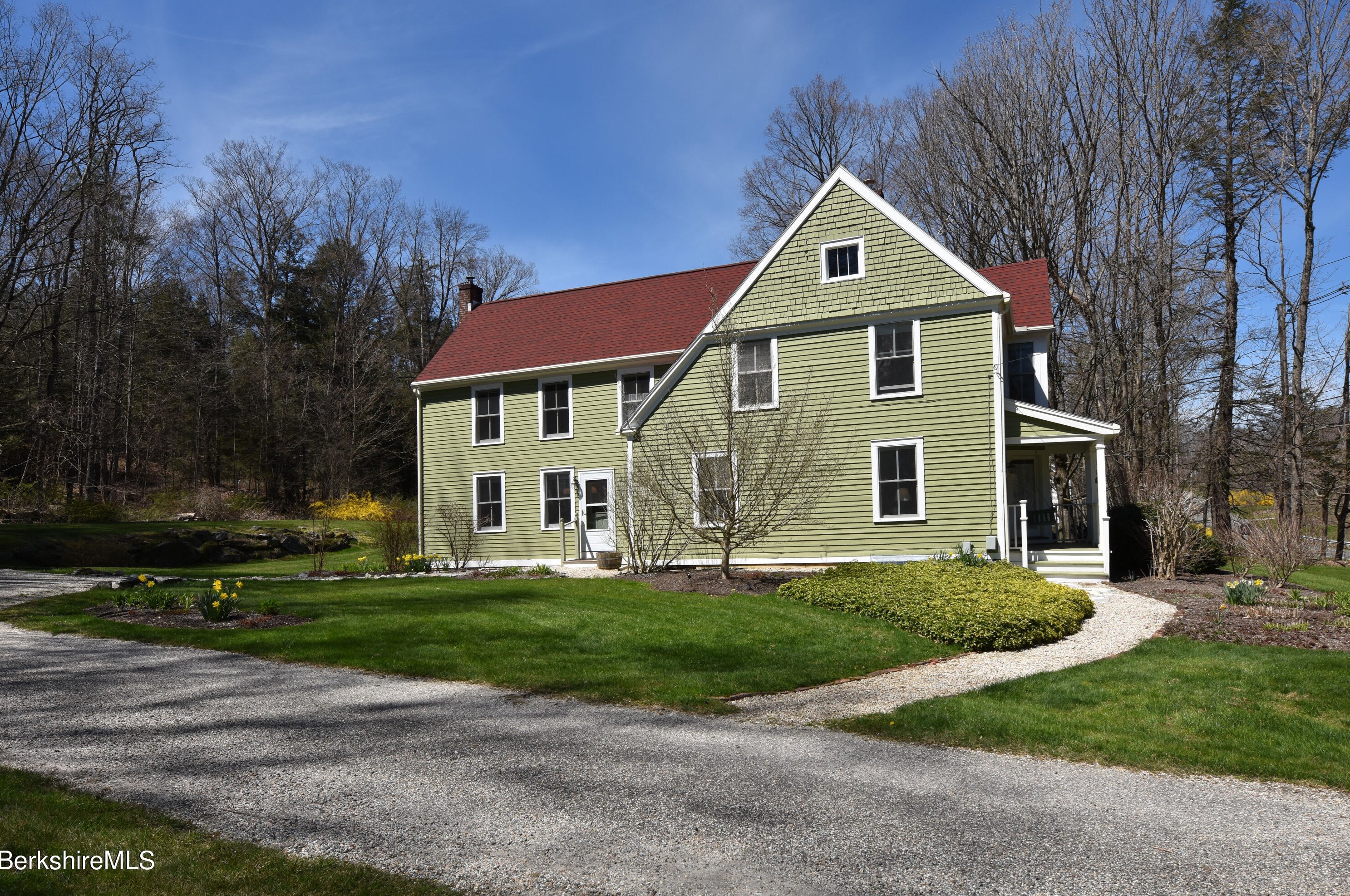 361 St, Lenox MA 01240-2235 exterior