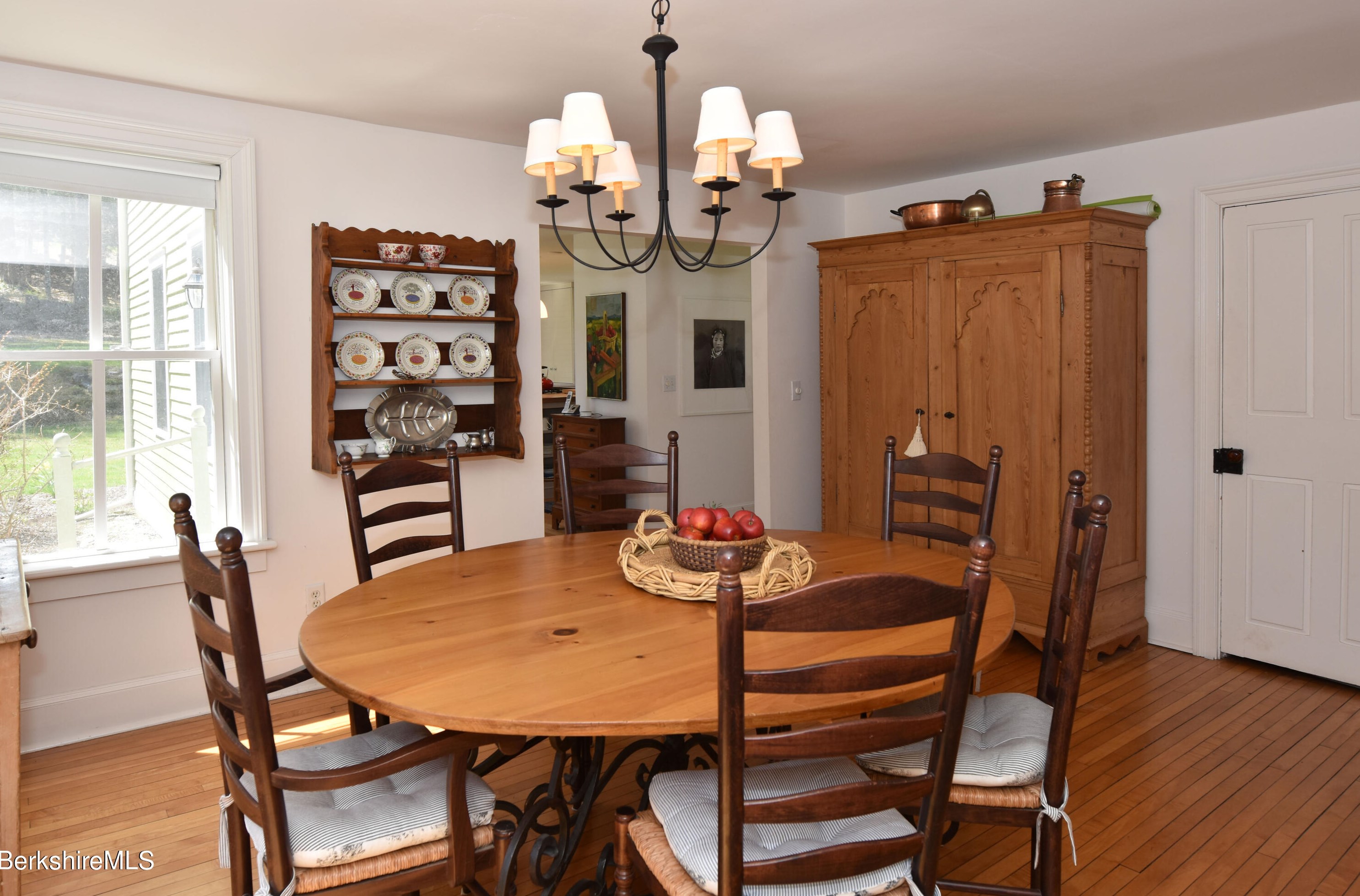 361 St, Lenox MA 01240-2235 exterior