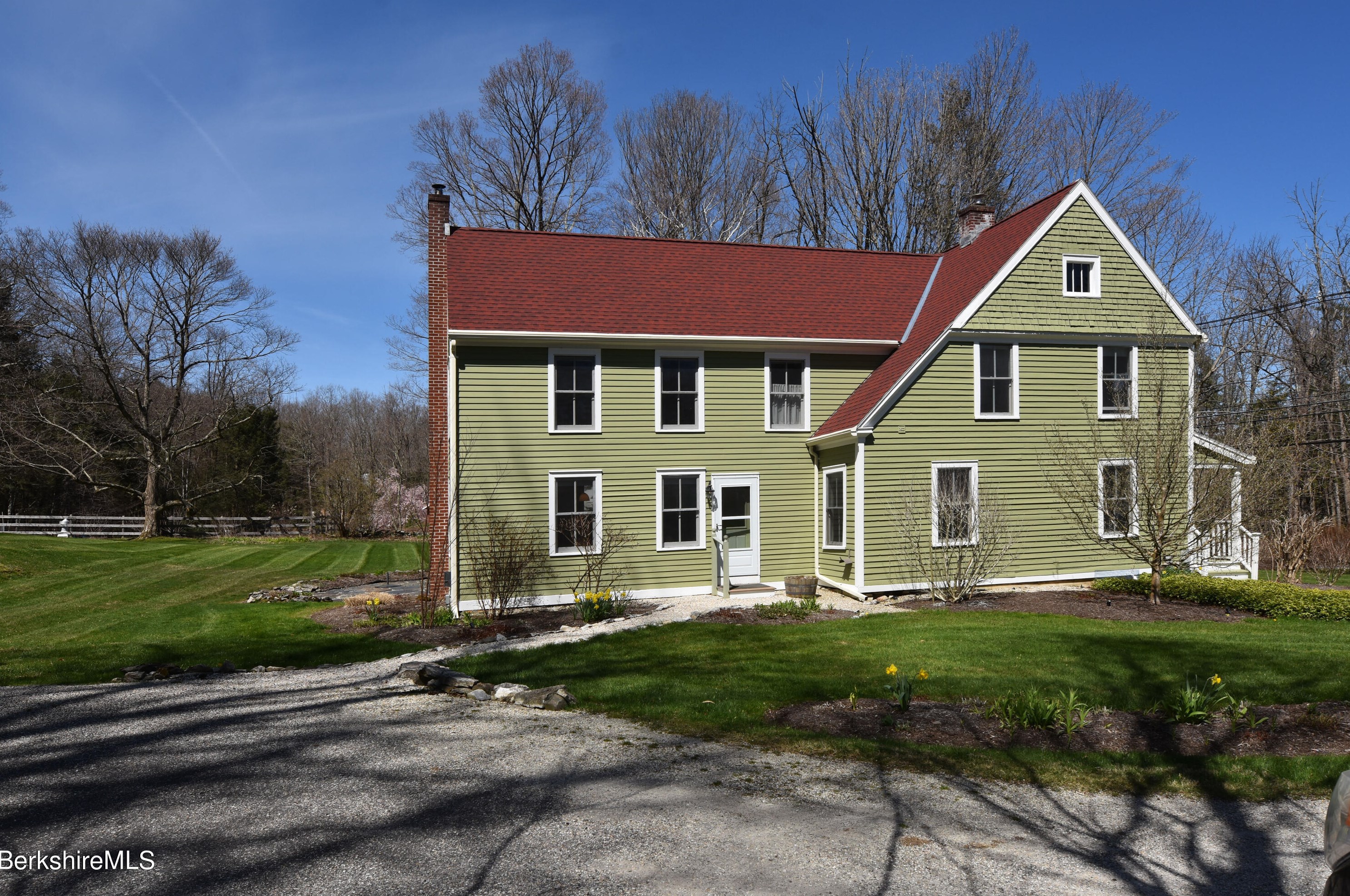 361 St, Lenox MA 01240-2235 exterior