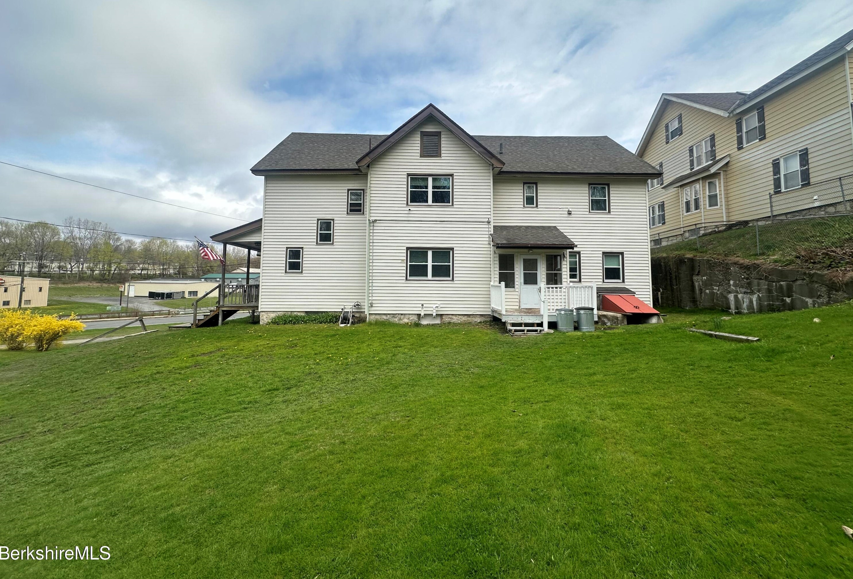 364 Lenox Ave, Pittsfield MA  01201-2642 exterior