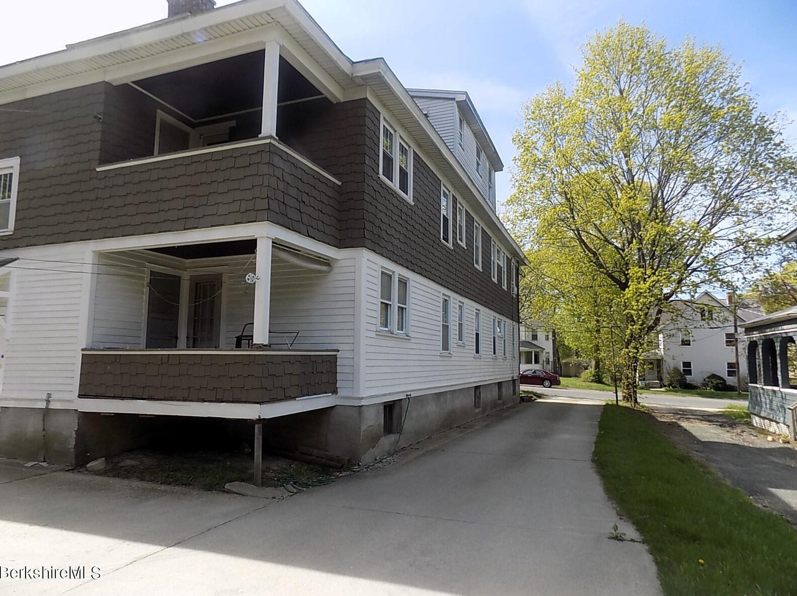 21 Springside Ave, Pittsfield MA  01201-3409 exterior