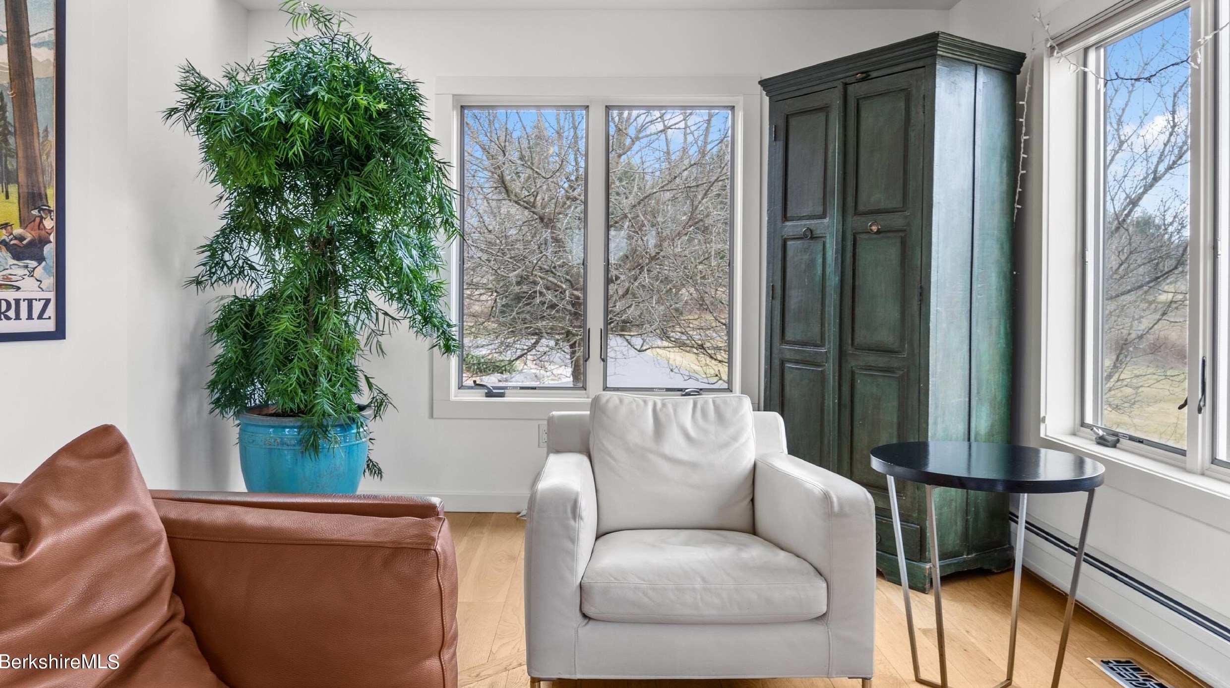 9 Round Hl Rd, Alford MA 01230-1557 exterior