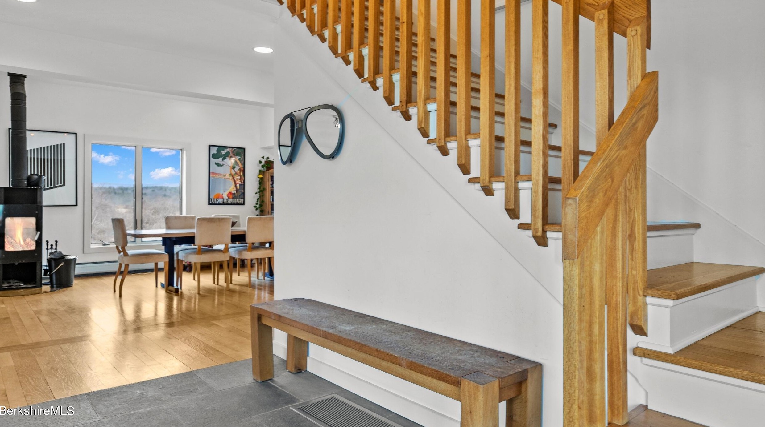 9 Round Hl Rd, Alford MA 01230-1557 exterior