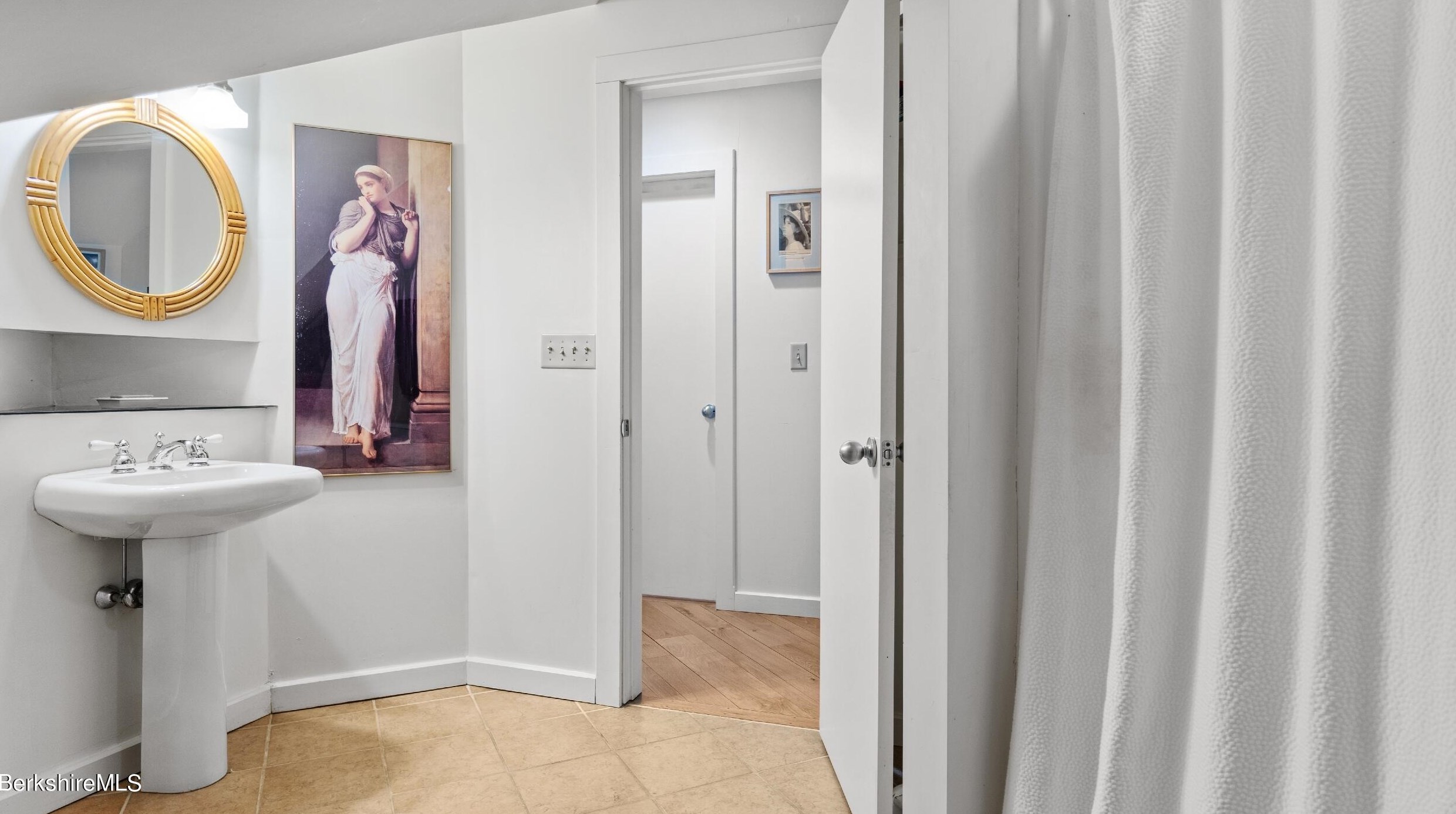 9 Round Hl Rd, Alford MA 01230-1557 exterior