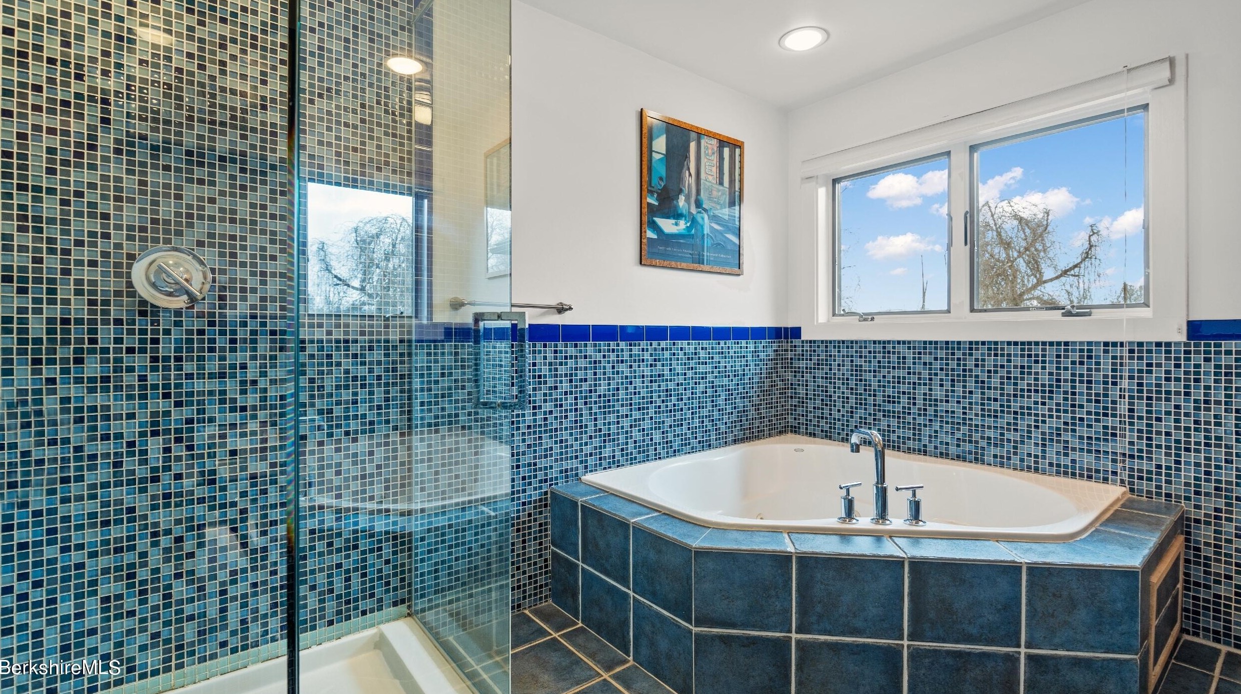 9 Round Hl Rd, Alford MA 01230-1557 exterior