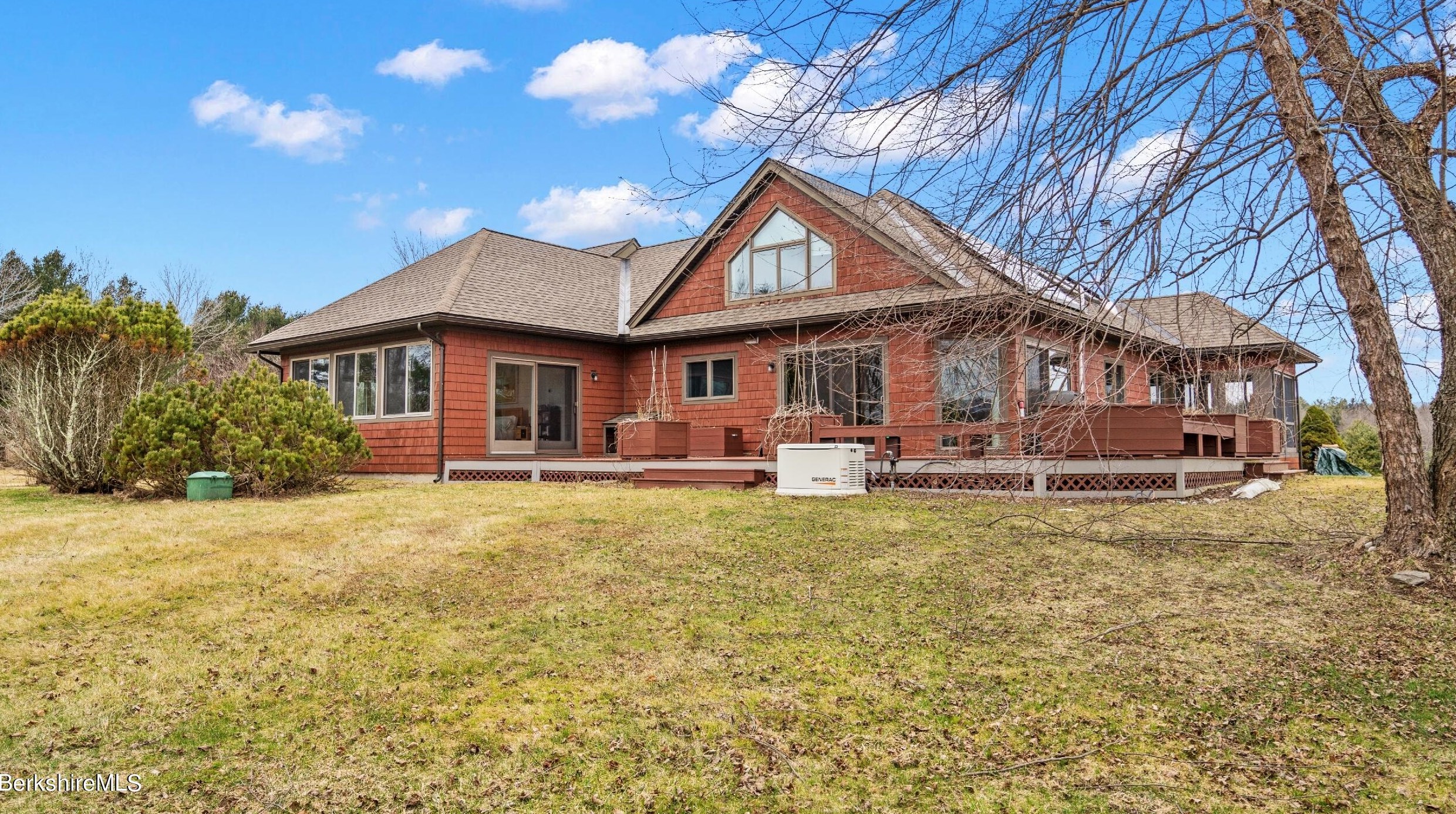 9 Round Hl Rd, Alford MA 01230-1557 exterior