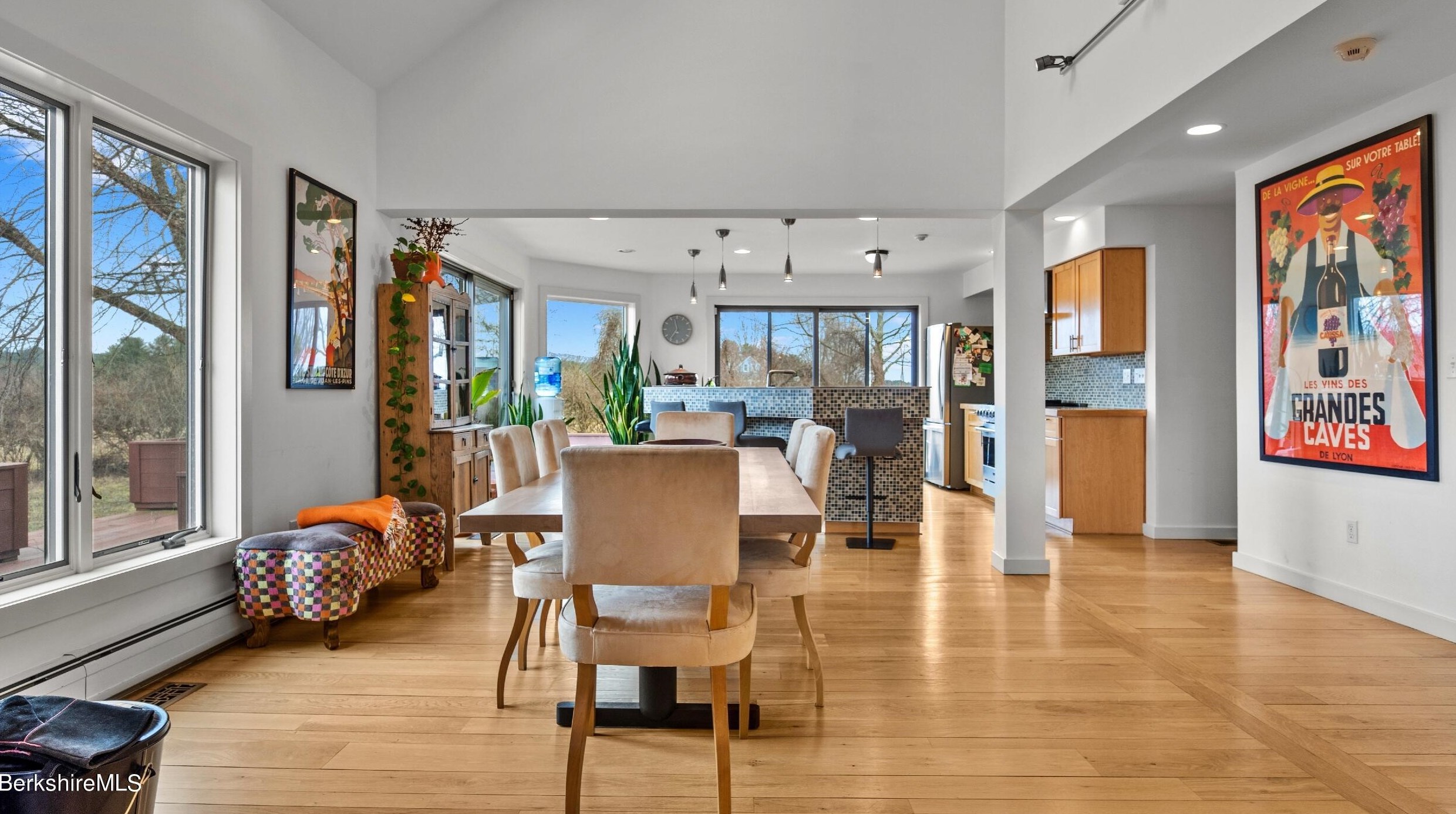 9 Round Hl Rd, Alford MA 01230-1557 exterior