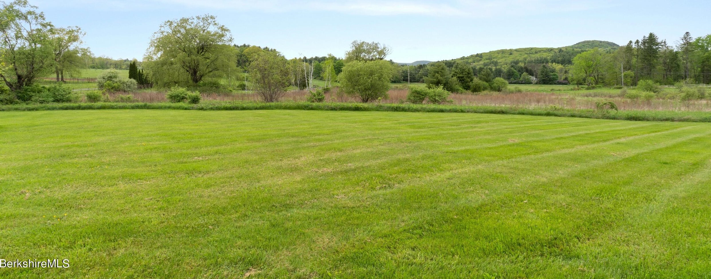 9 Round Hl Rd, Alford MA 01230-1557 exterior