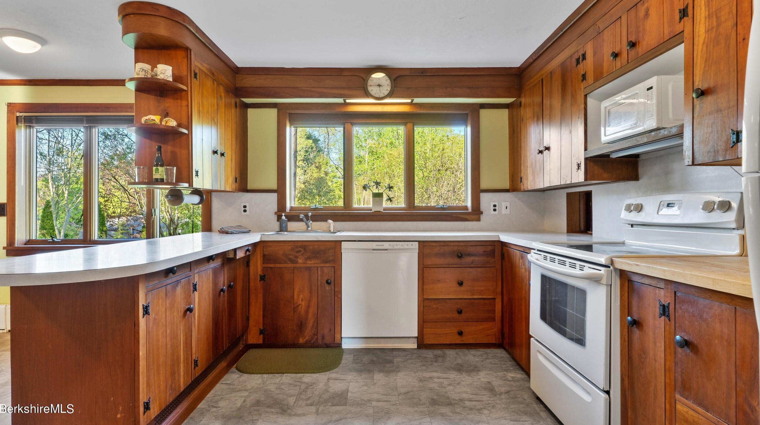 49 Bow Wow Rd, Sheffield MA 01257-9609 exterior